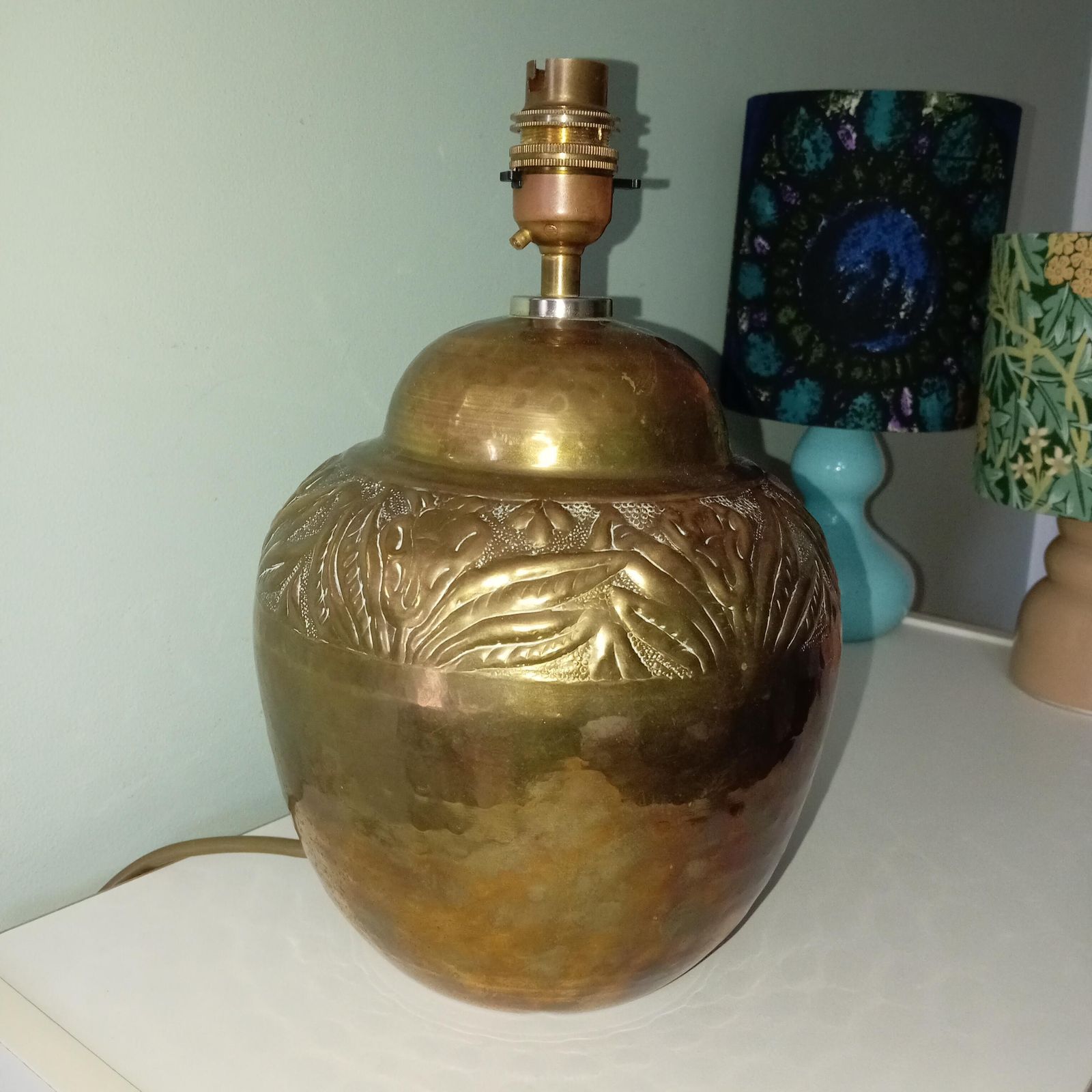 Hammered Brass Table Lamp. Late 20th Century Hammered Brass Lamp With Single Bayonet Bulb Holder. photo 130.0