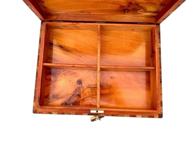 photo furniture Luxurious Large Thuya Wood Jewellery Box Exquisite Moroccan Lidded  Chest