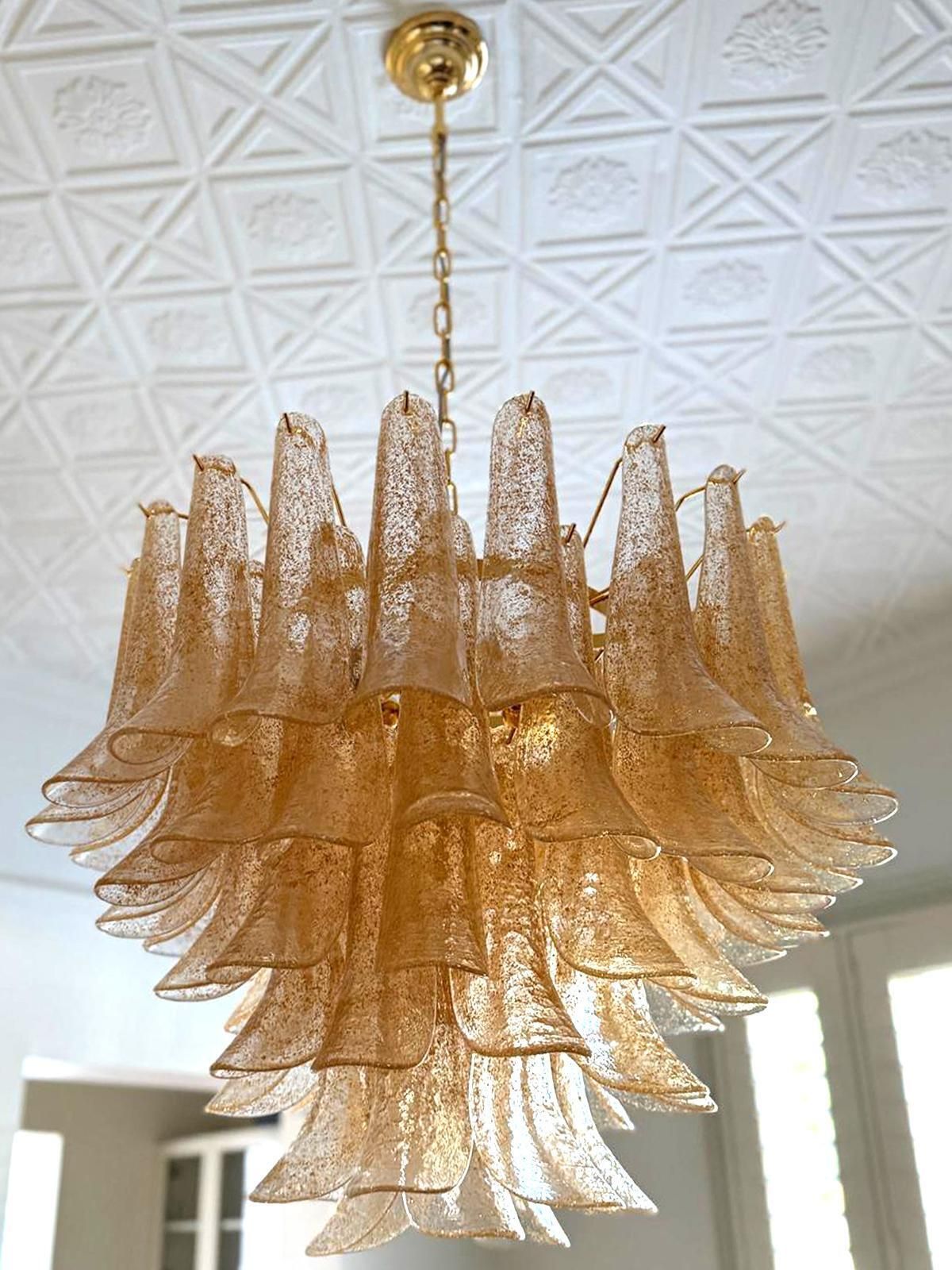 photo furniture Contemporary Clear And Gold “Petali Selle” Murano Glass Chandelier In Mazzega Style