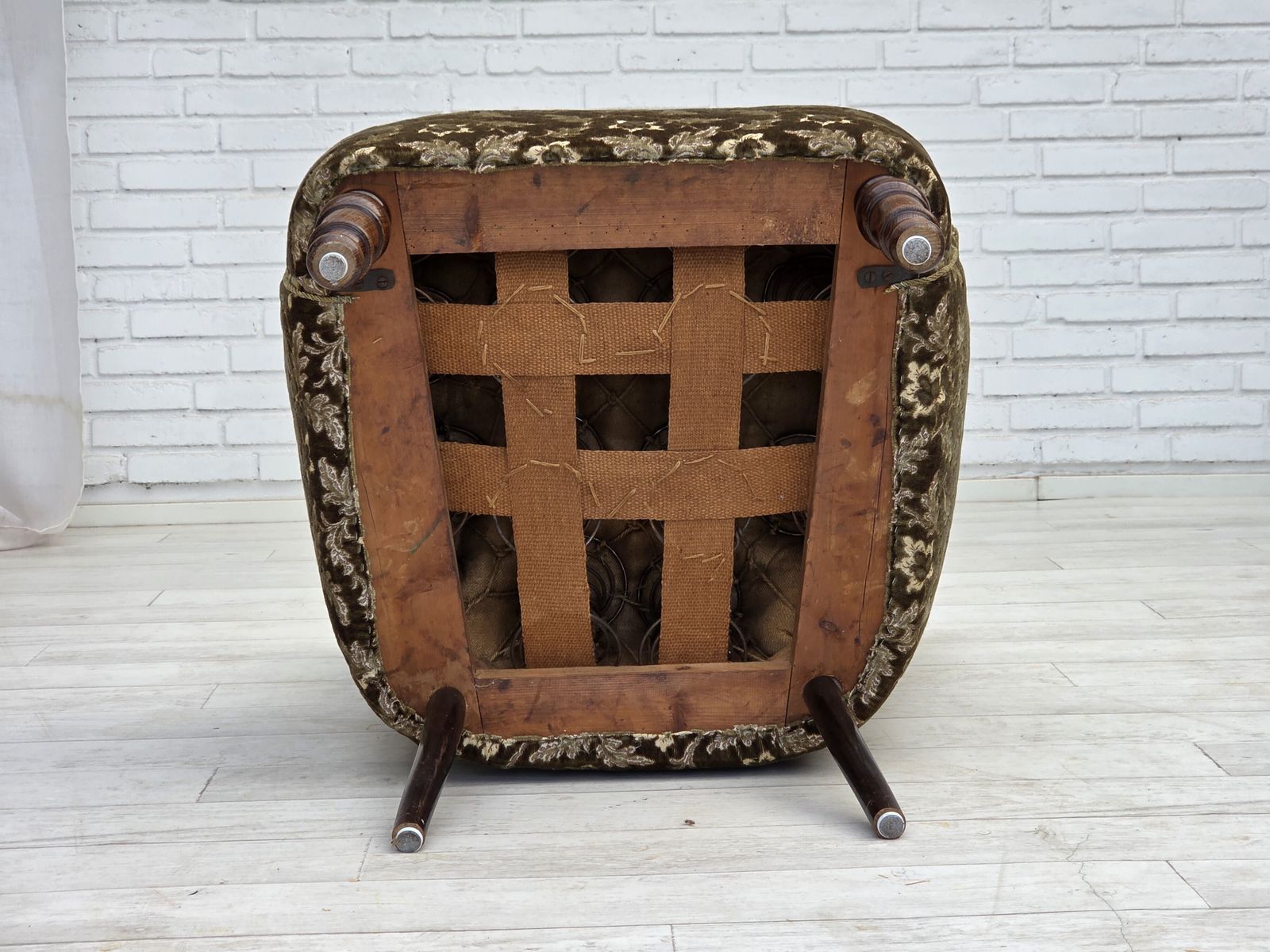 850.0 Jaren 1950, Deense Fauteuil, Groen Meubelvelours, Essen Houten Poten. photo