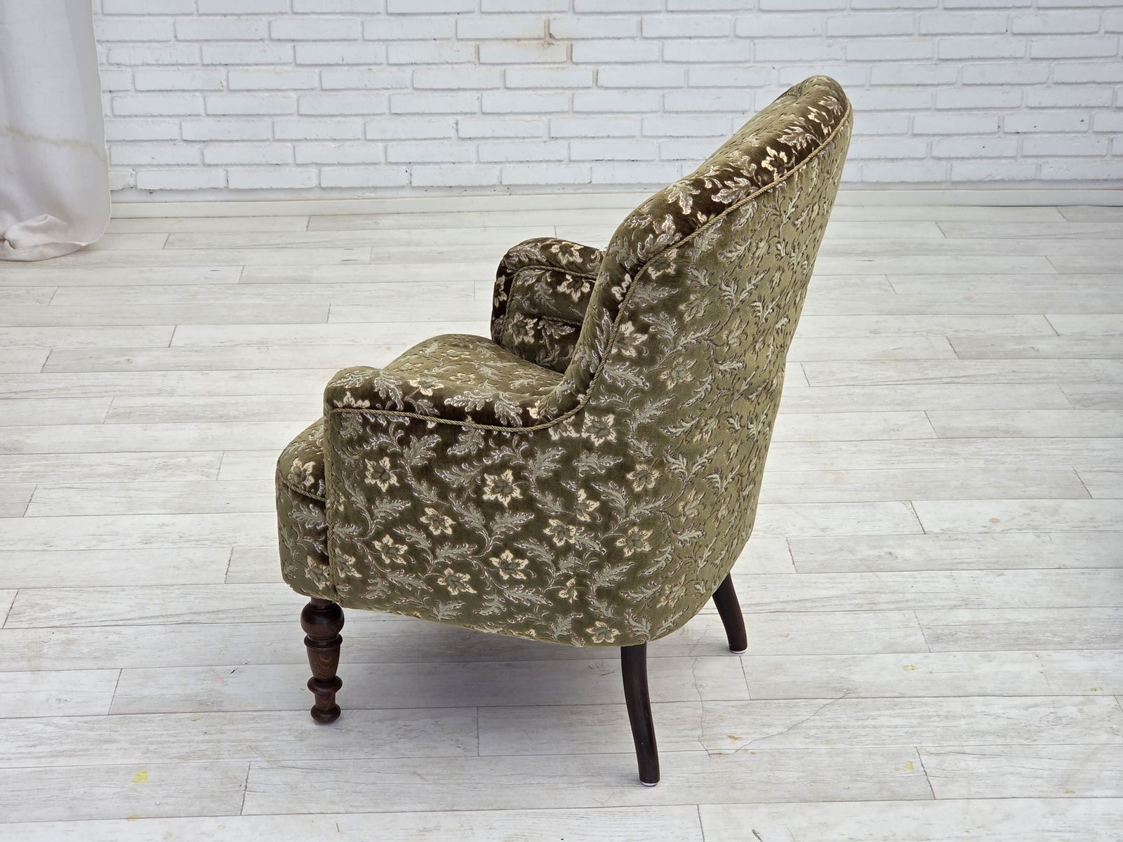 photo vintage Jaren 1950, Deense Fauteuil, Groen Meubelvelours, Essen Houten Poten.