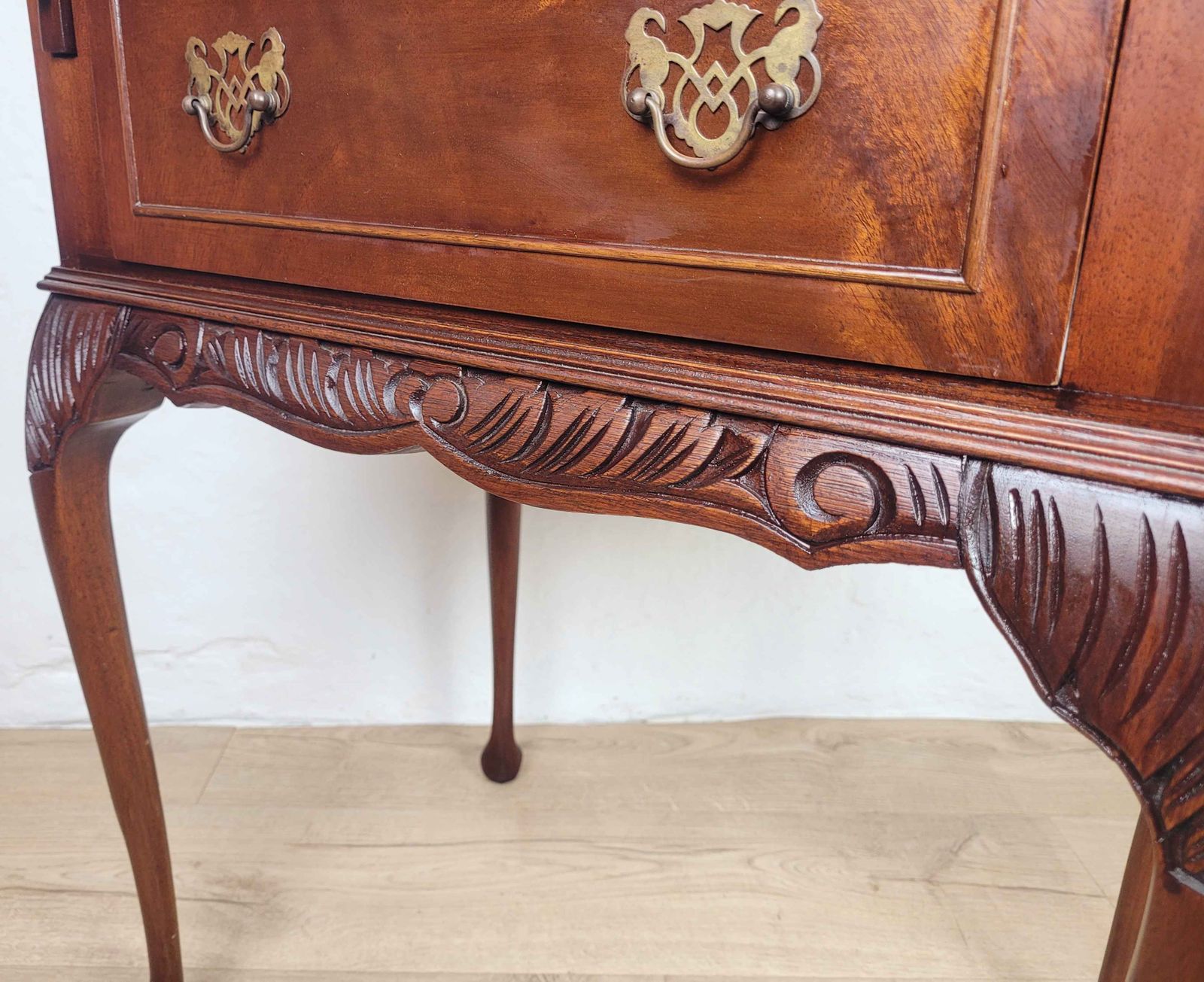 photo buy Vintage Ladies Writing Desk 1960s Lock & Key Drawer Mahogany