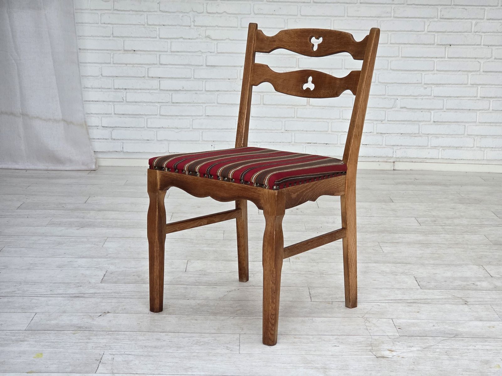 photo vintage 1960s, Set Of 4 Pcs Danish Dining Chairs, Furniture Wool, Solid Oak Wood.