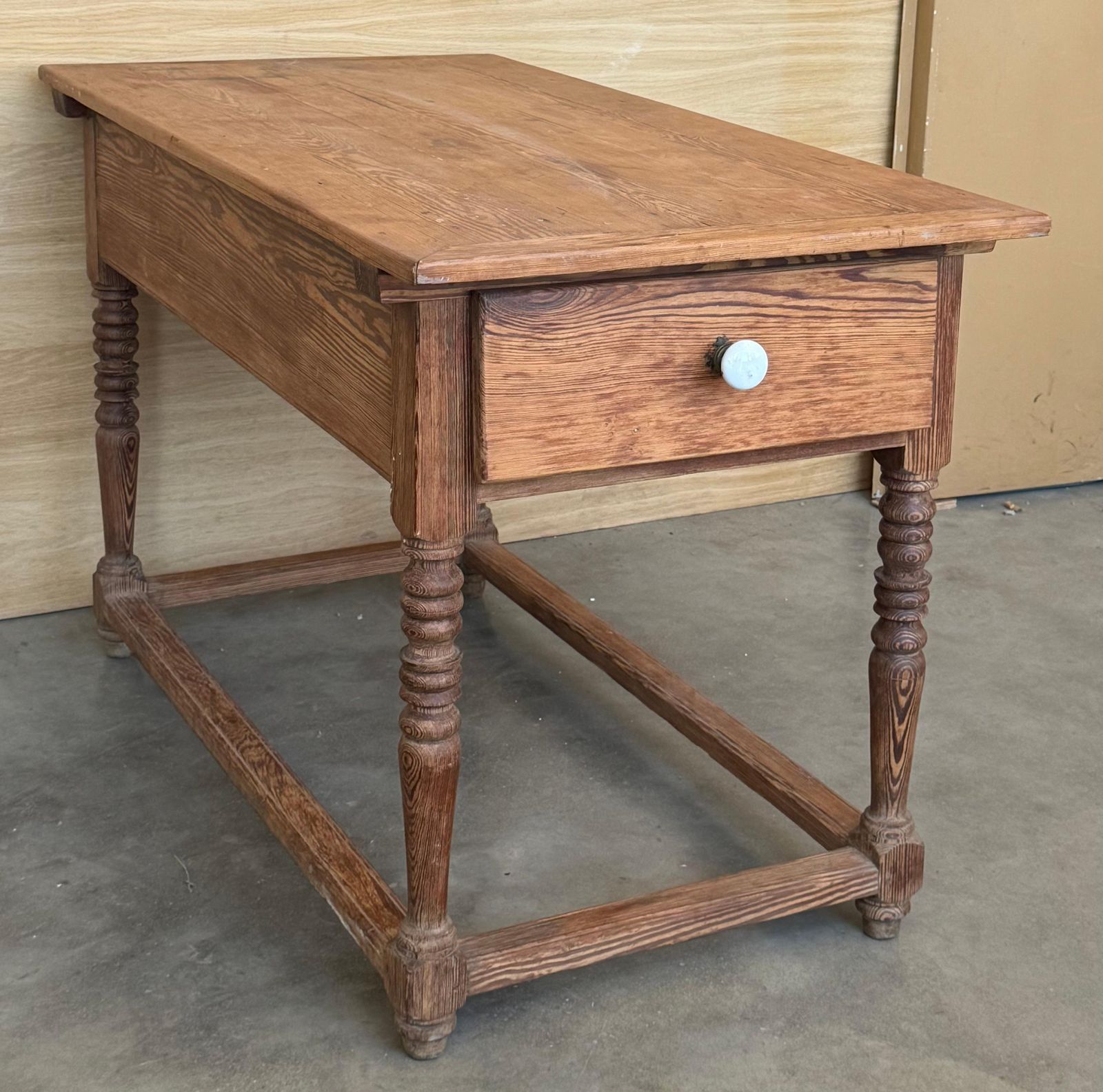 Table de réfectoire, de travail ou de cuisine française du début du XIXe siècle, à deux tiroirs photo buy