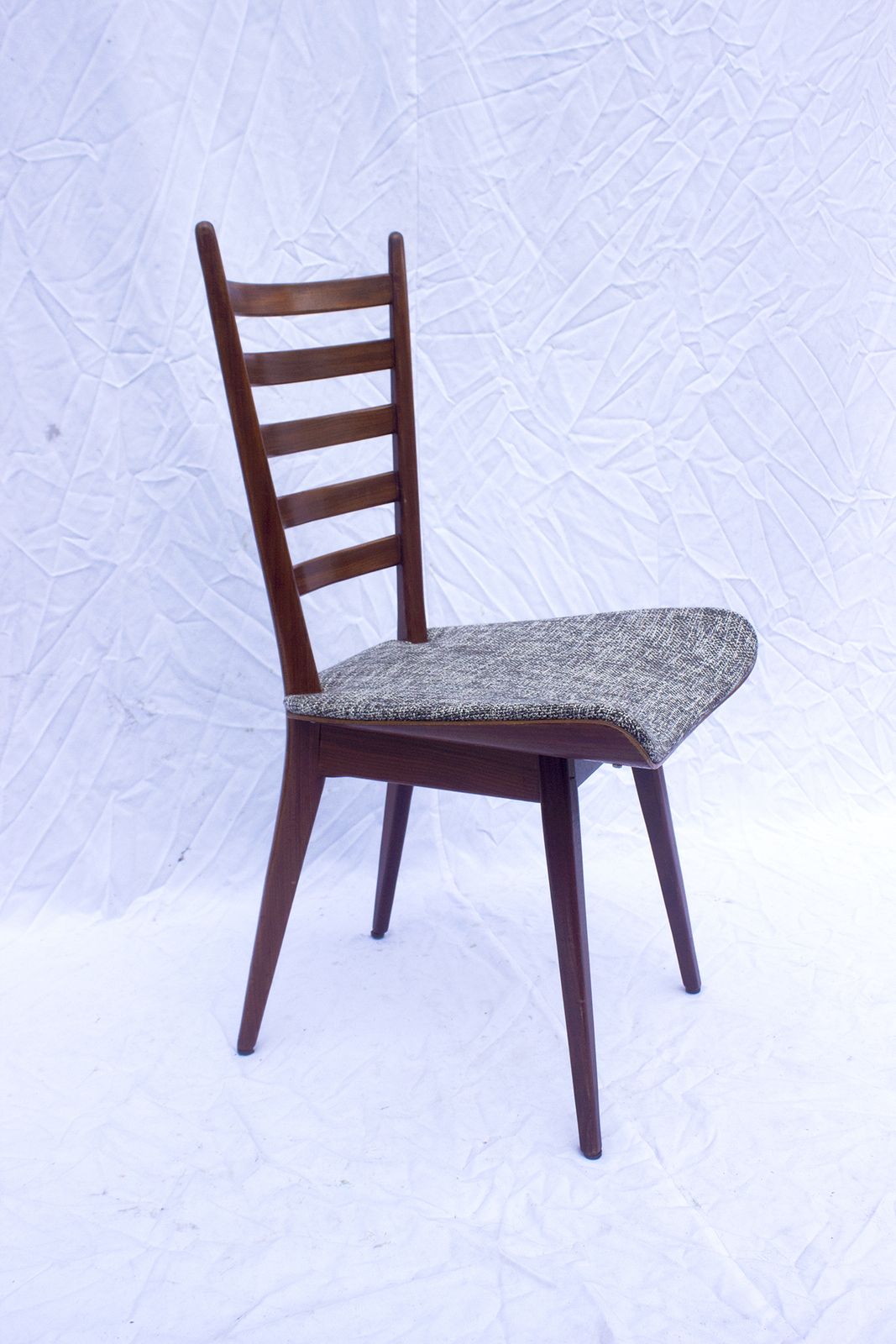 photo vintage Charming Set Of 4 Vintage Cees Braakman Pastoe Dining Chairs – 1960s Slatted Backs In Gray Tweed