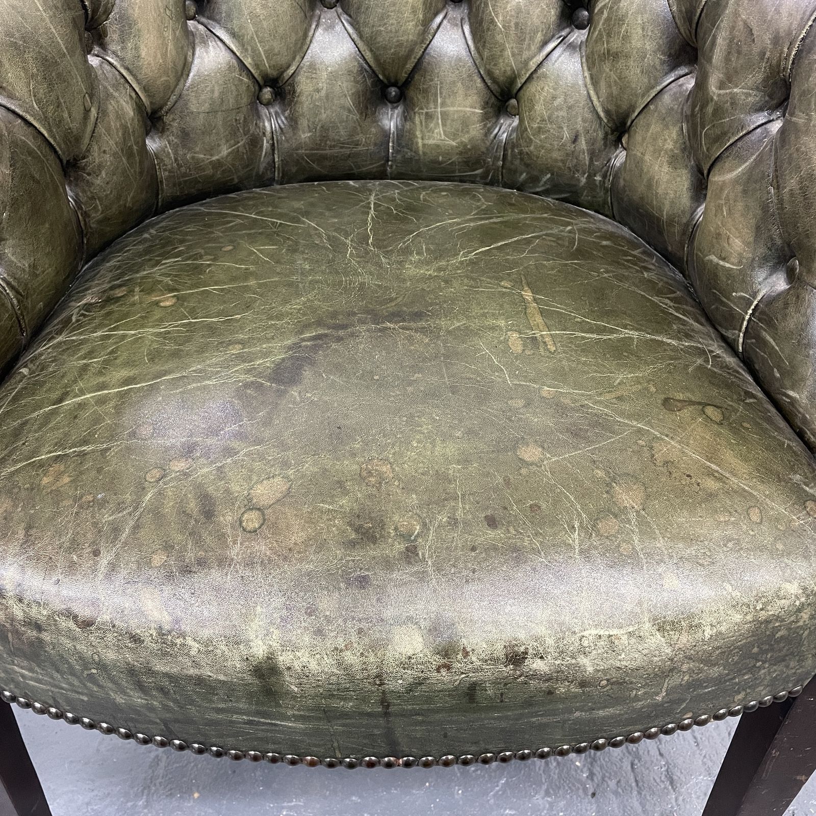 Georgian Style Dark Green Leather Buttoned Armchair photo Furniture