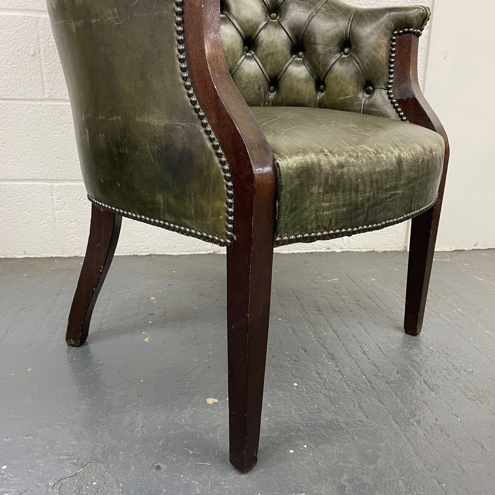 Georgian Style Dark Green Leather Buttoned Armchair photo vintage