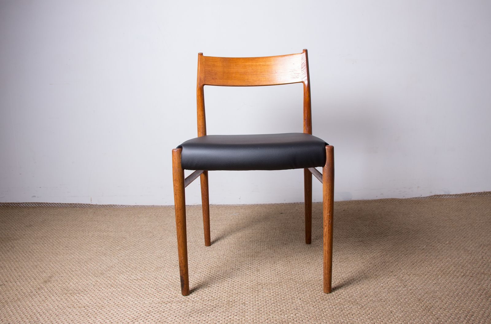 Ensemble de 6 chaises danoises en teck et skaï neuf, modèle 418, par Arne Vodder pour Sibast, 1960. photo 3000.0