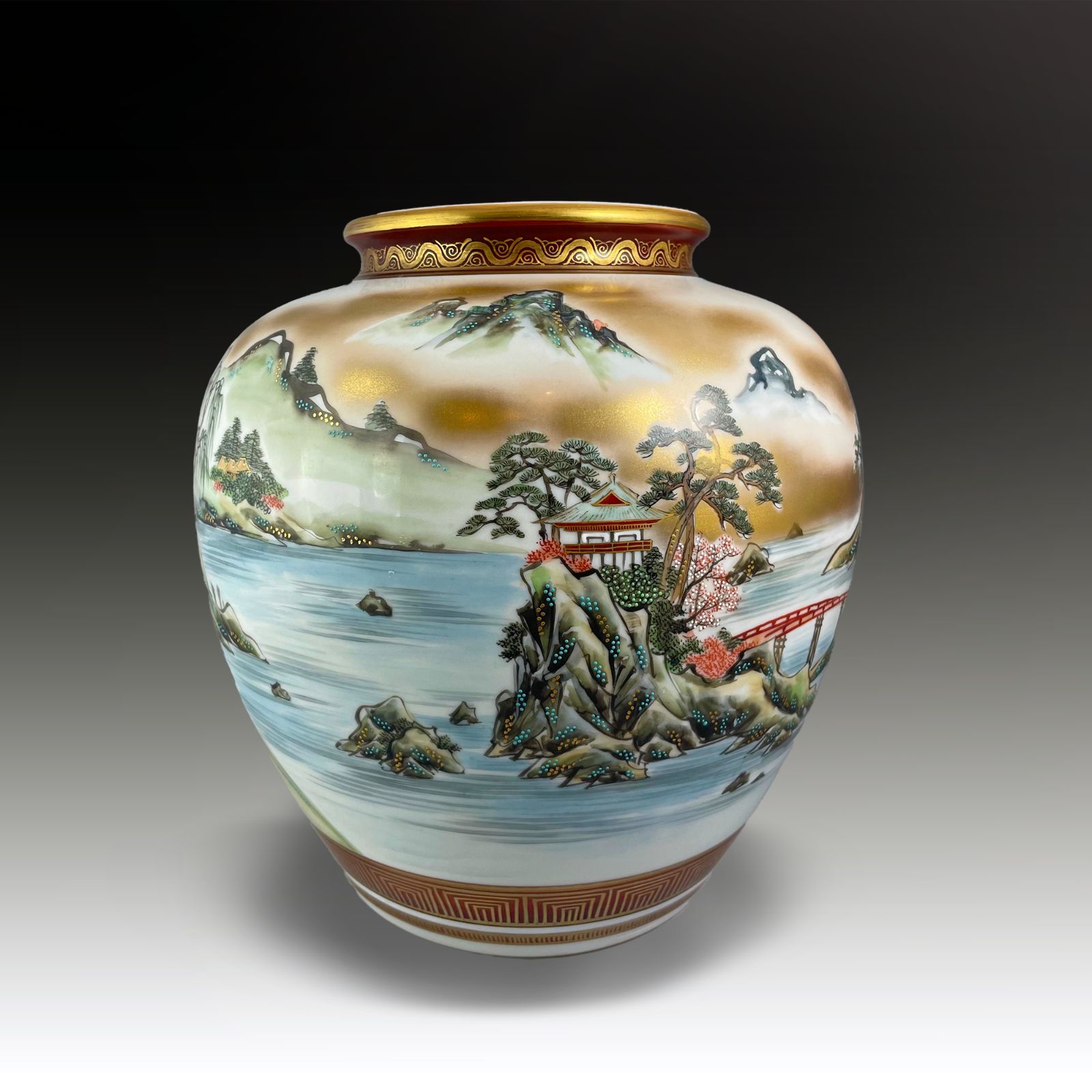 Japanese Kutani Large Vase Beautifully Decorated Taisho Period Perfect Condition