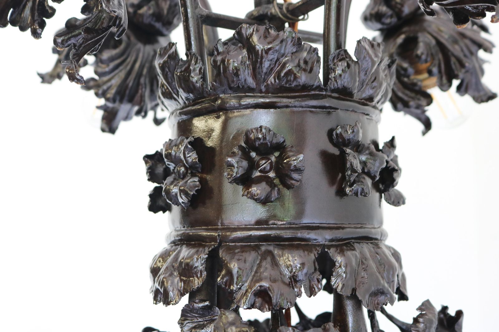 Verlichting Monumentale Arts And Crafts Smeedijzeren Kroonluchter, Toegeschreven Aan Louis Van Boeckel photo