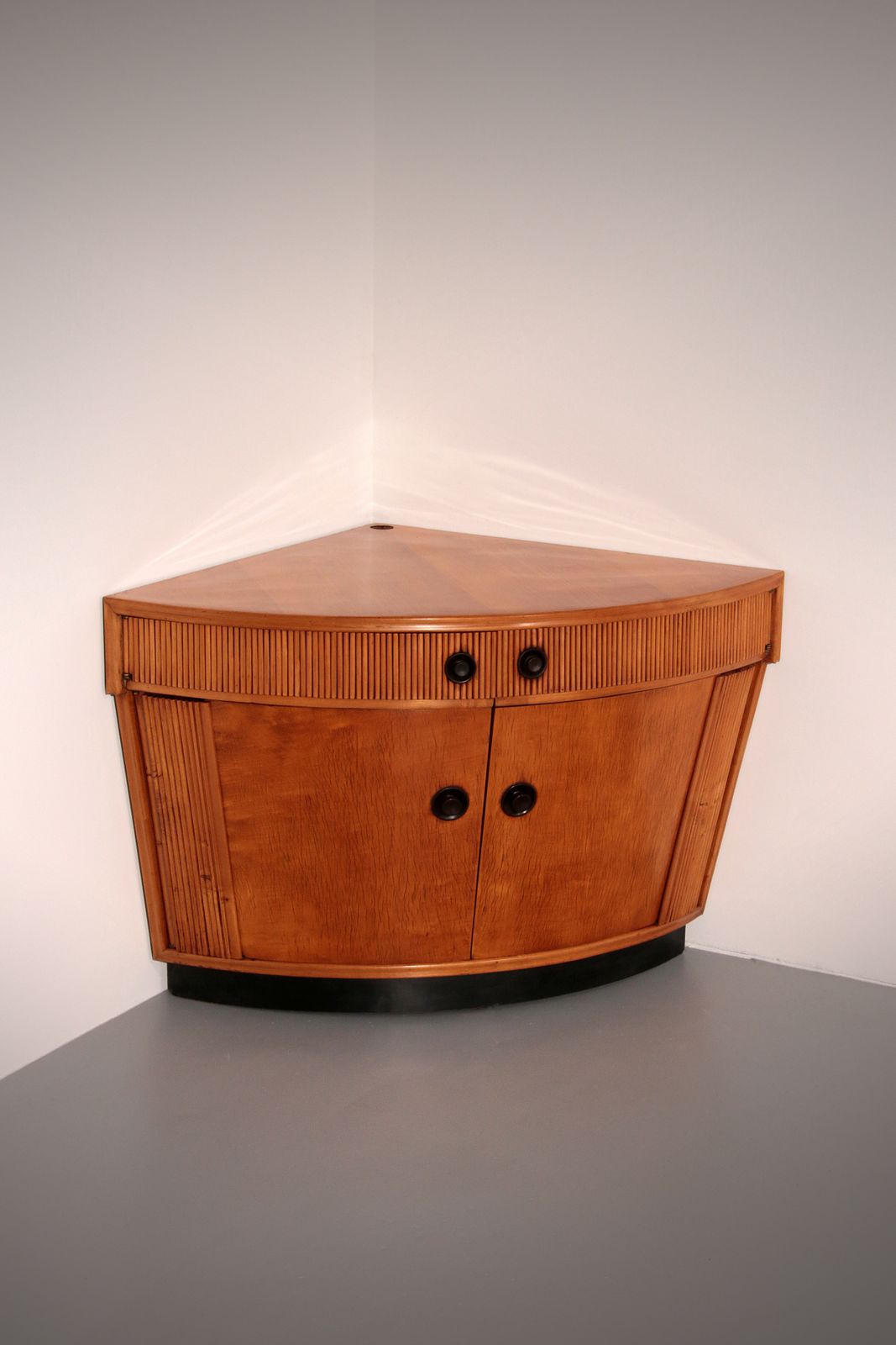 Bar Cabinet In Light Wood Attributed To Paolo Buffa, 1940s photo Furniture
