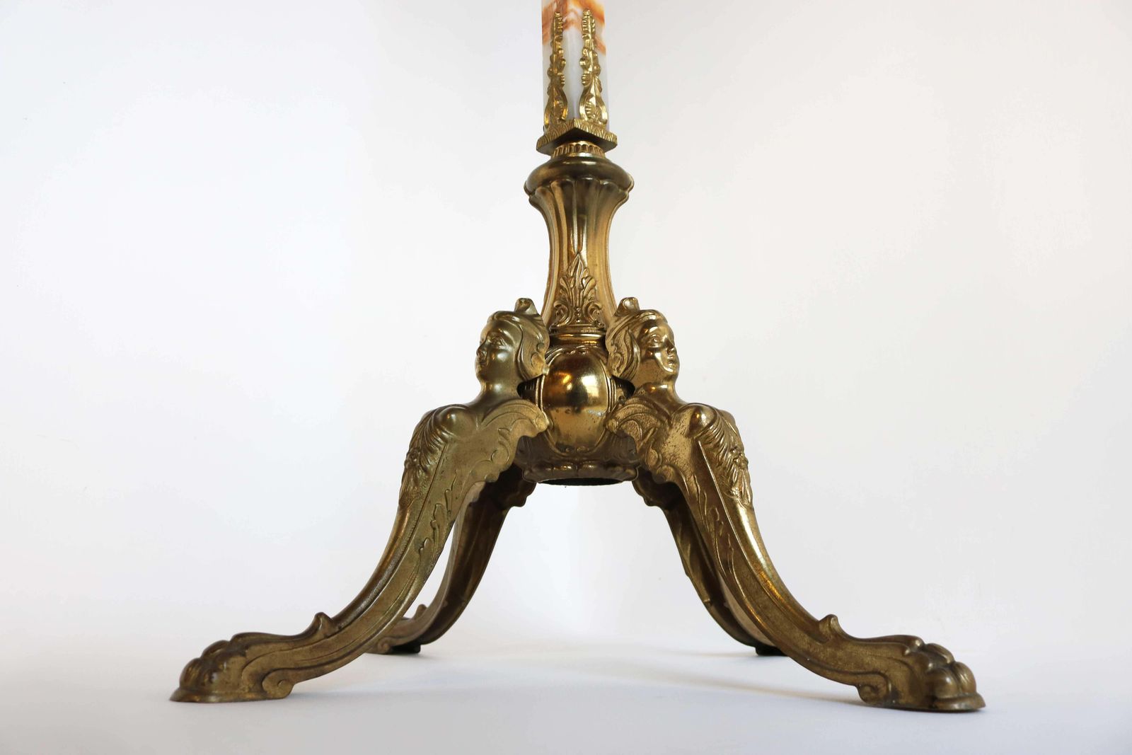 Meubels Italiaanse Sierlijke Kapstok Van Messing En Onyx Marmer – Hollywood Regency photo