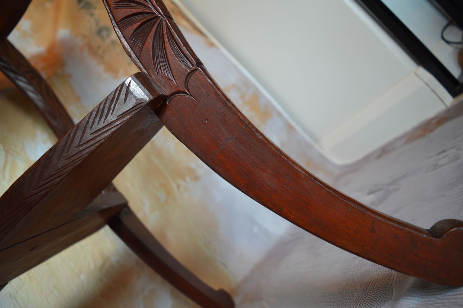 photo vinterior Liberty & Co, Japanese Carved Arts & Crafts Table (Circa 1905)