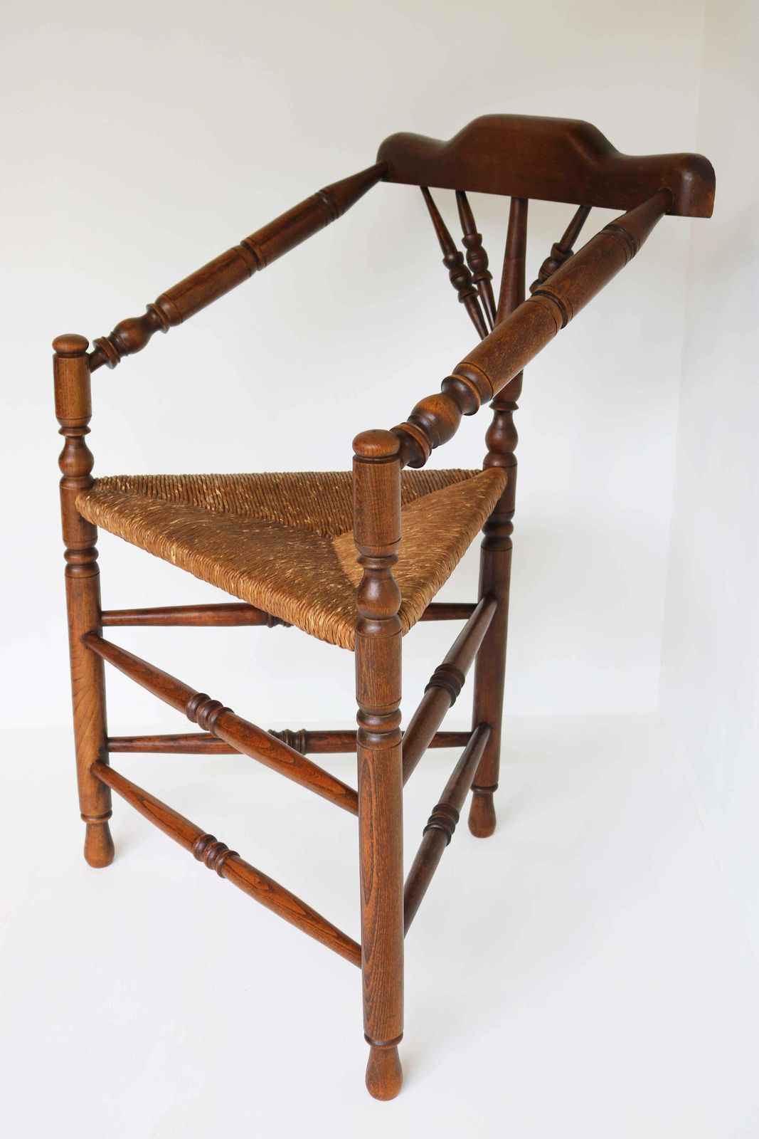 photo vintage Antique Edwardian Style Triangular Corner Chair Rush Seat Knitting Armchair 1900