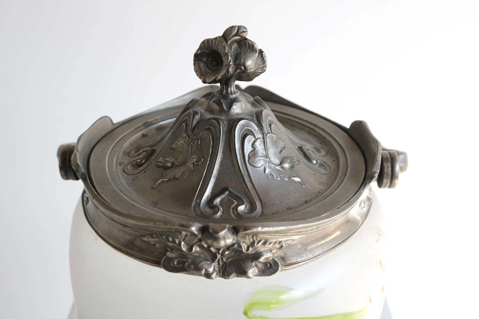 Antiek Floraal Handgeschilderd Geëmailleerd Glazen Biscuitblik, Art Nouveau, Frankrijk photo buy