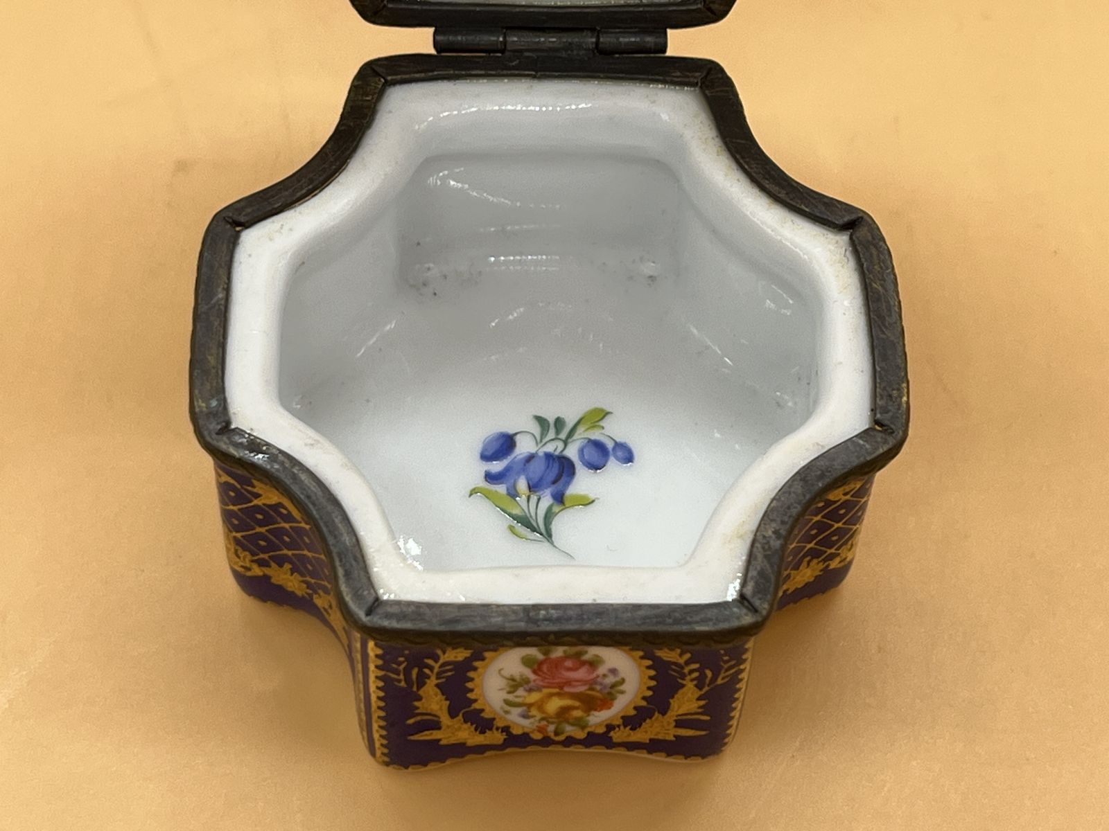 Limoges Porcelain Cobalt & Gold Trinket Box With 4 Internal Glass Perfume Bottles. photo Home Decor