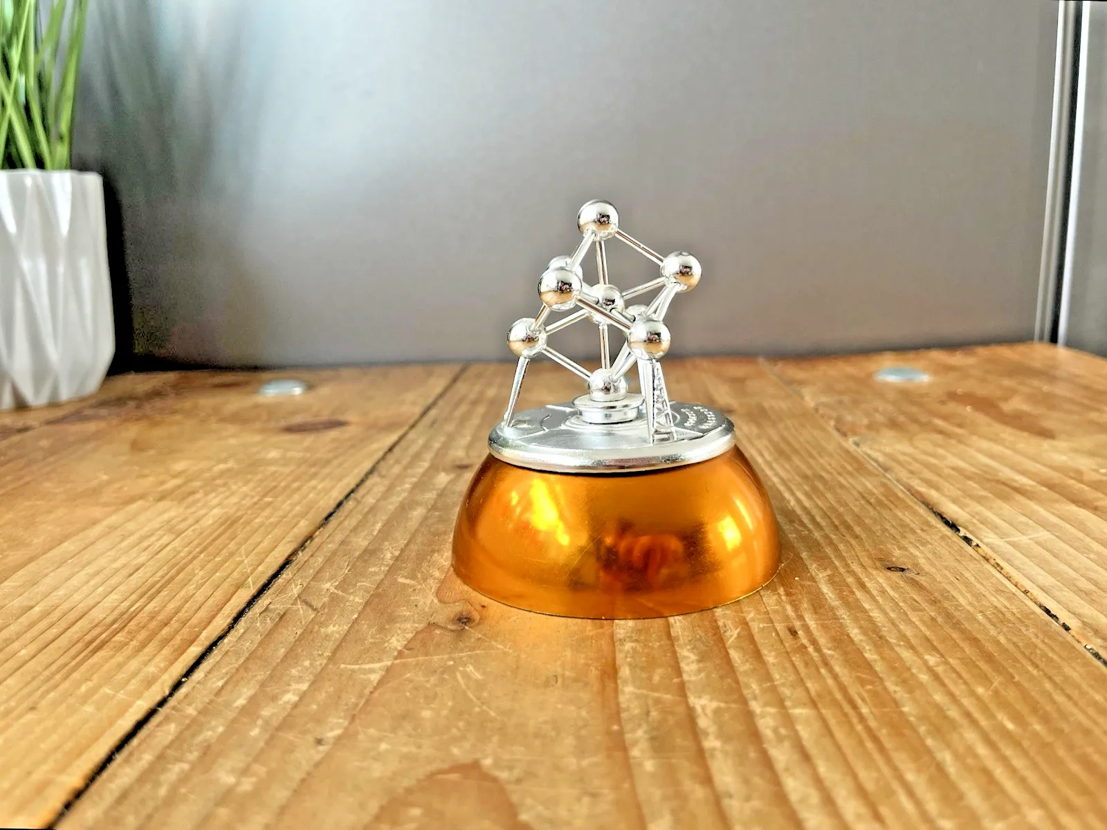 Vintage Worlds Fair Atomium Brussels Atomic Space Age Molecule Desk Paperweight photo vinterior