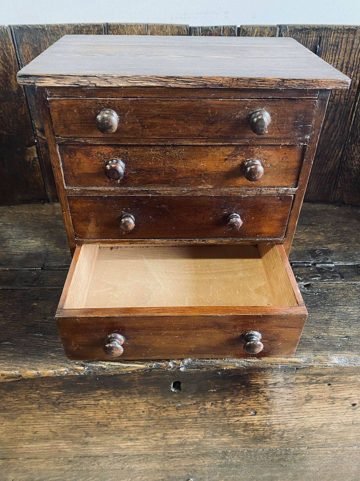 photo furniture Victorian Small Collector's Chest