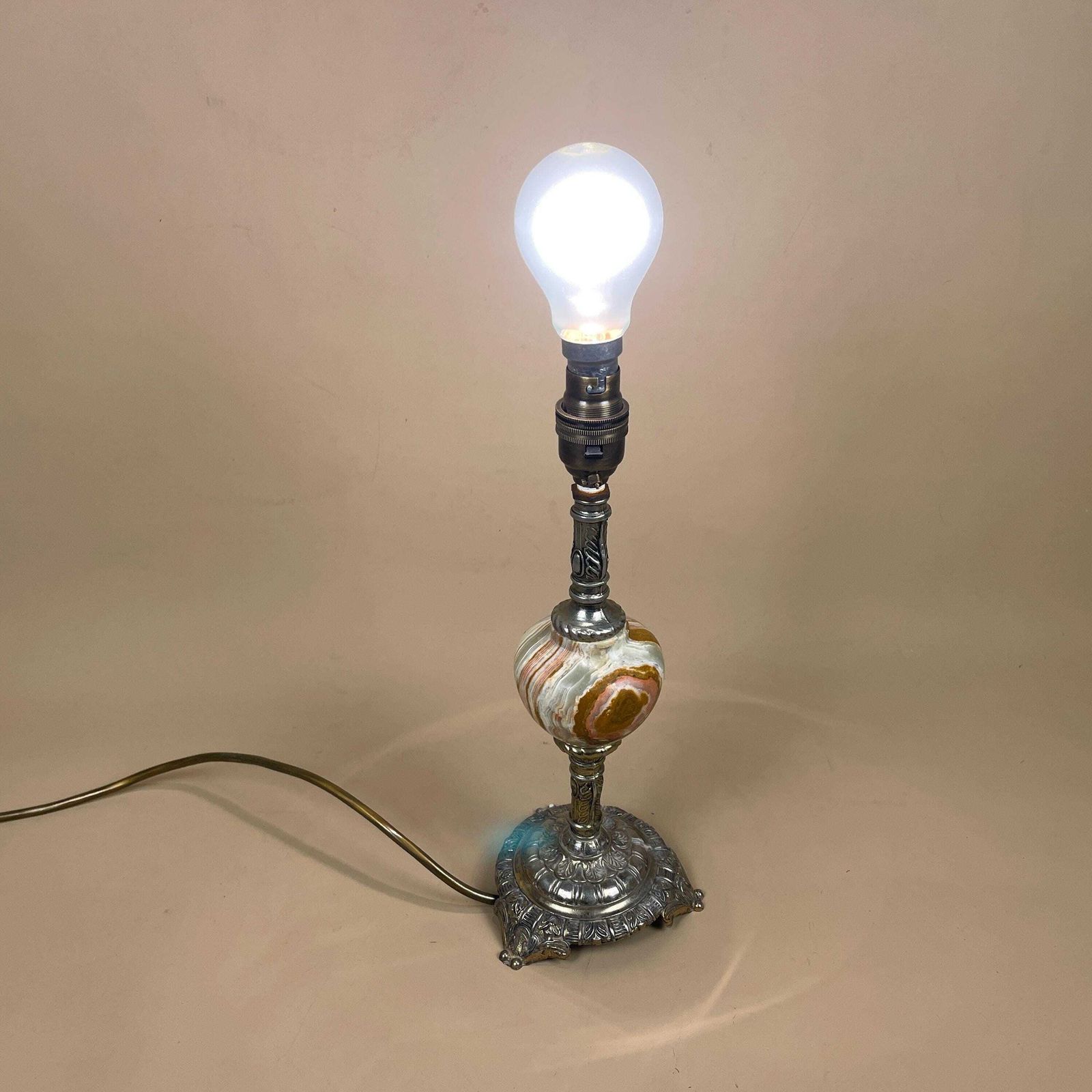 Antique Onyx Marble Lamp Light Bedside Brass Metal Gold Ornate Vintage Round Base With Feet Column Marbled Green Beige Natural Classic photo vintage