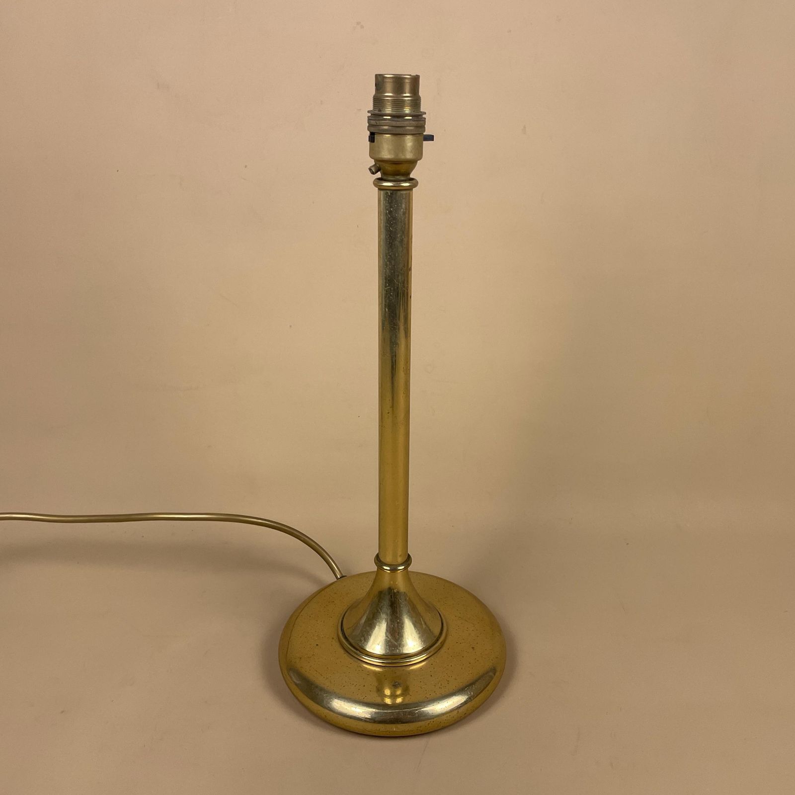 Antique Metal Gold Brass Lamp Light Ornate Vintage Round Base Pattern Bedside Side Column Regency Classic Candle Shape