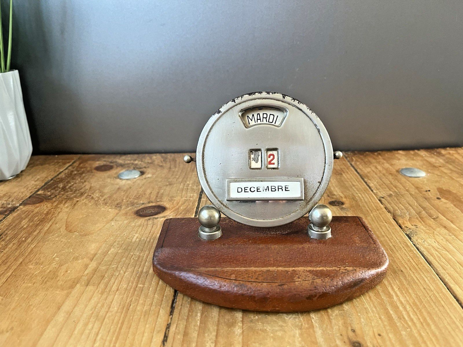 French Art Deco Mistral Working Lever Perpetual Desk Top Calendar Leather Chrome photo buy