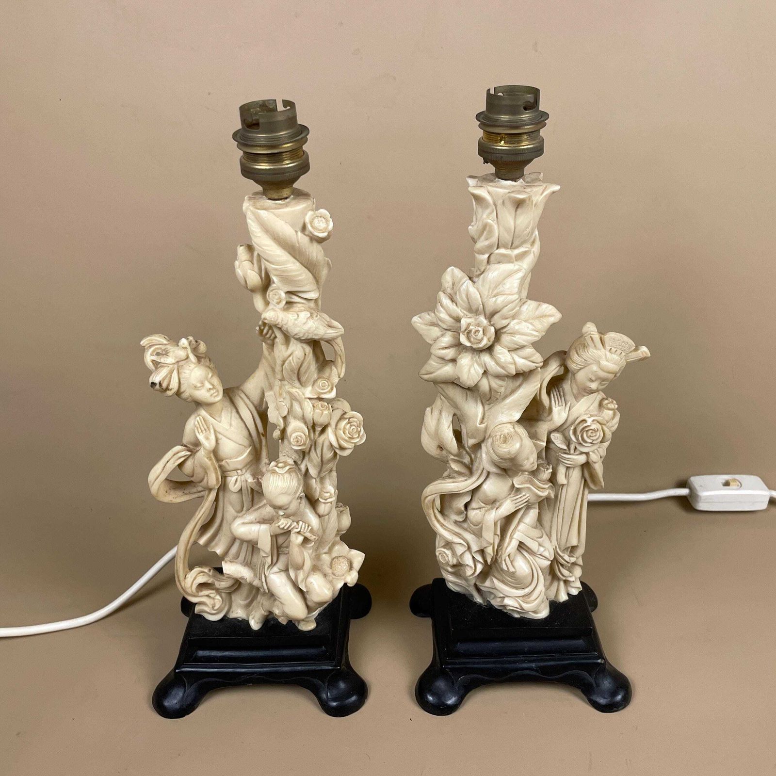 Pair Of Vintage Japanese Ladies Lamps Bedside Side Table Oriental Handmade In Italy Human Figures Black Wooden Base Antique Cream Carved