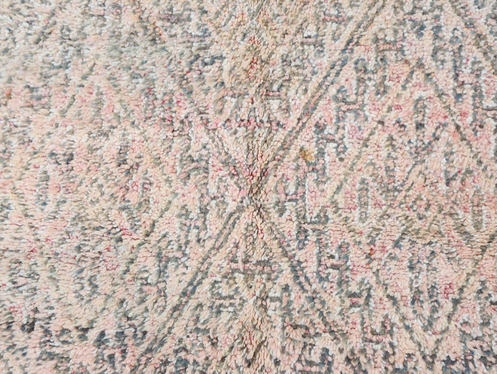 Issem Vintage Moroccan Rug 6'8" X9'6" photo buy