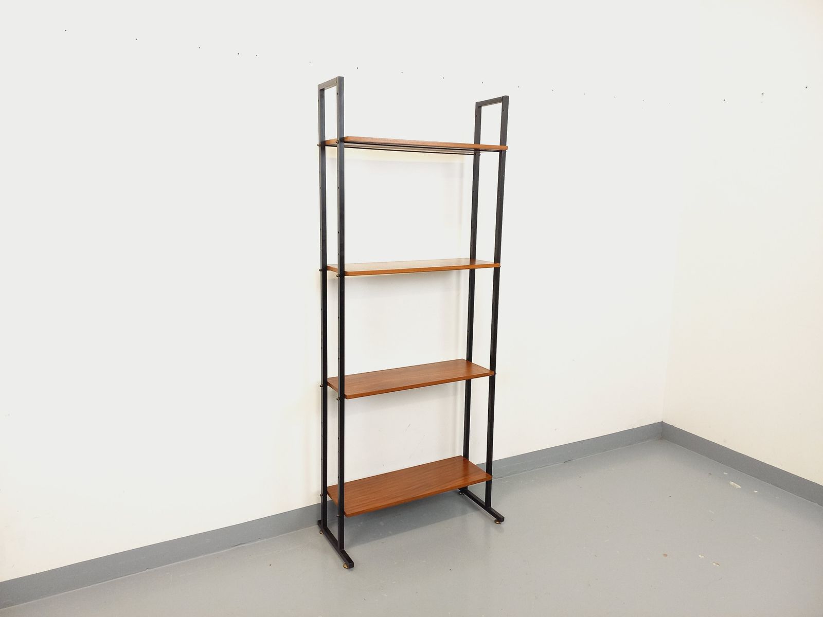 photo vinterior Simple Italian Bookcase In Teak And Metal