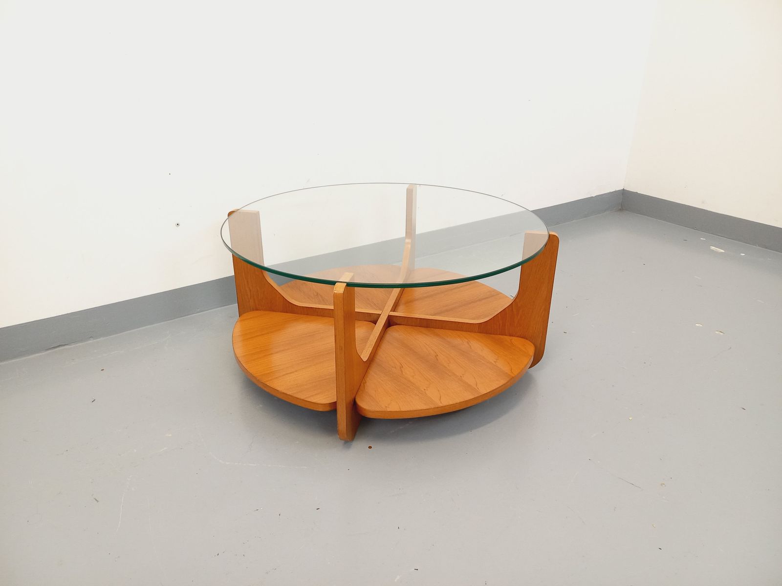 1801.0 Hugues Poignant Round Coffee Table In Teak And Glass photo