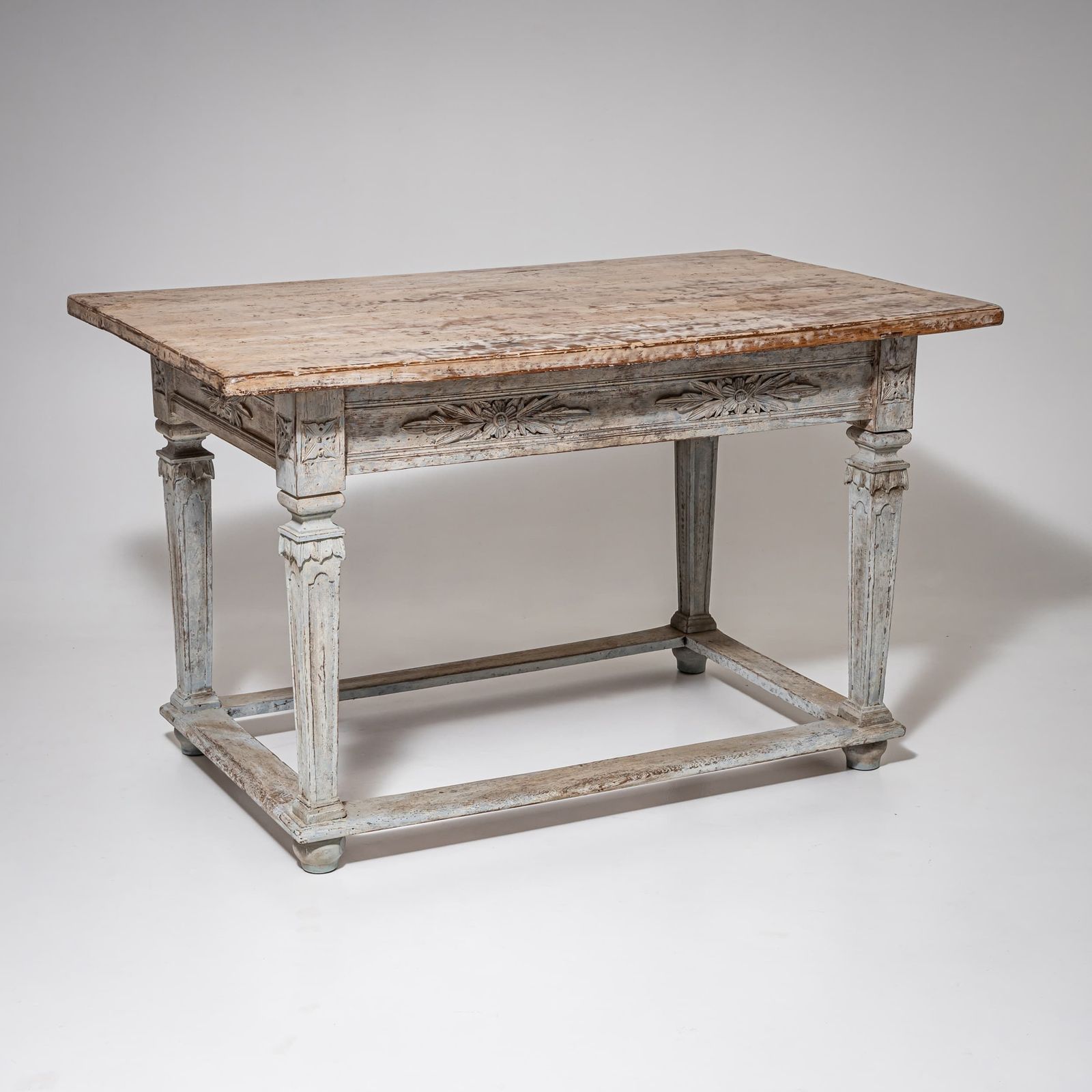 Provinciale Louis XVI Eettafel Met Grijze Afwerking, Eind 18e Eeuw photo Meubels
