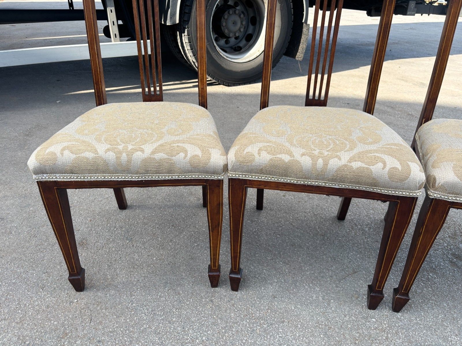 photo vintage Four Antique Edwardian Mahogany Dining Chairs With Inlay & Upholstered Cushion