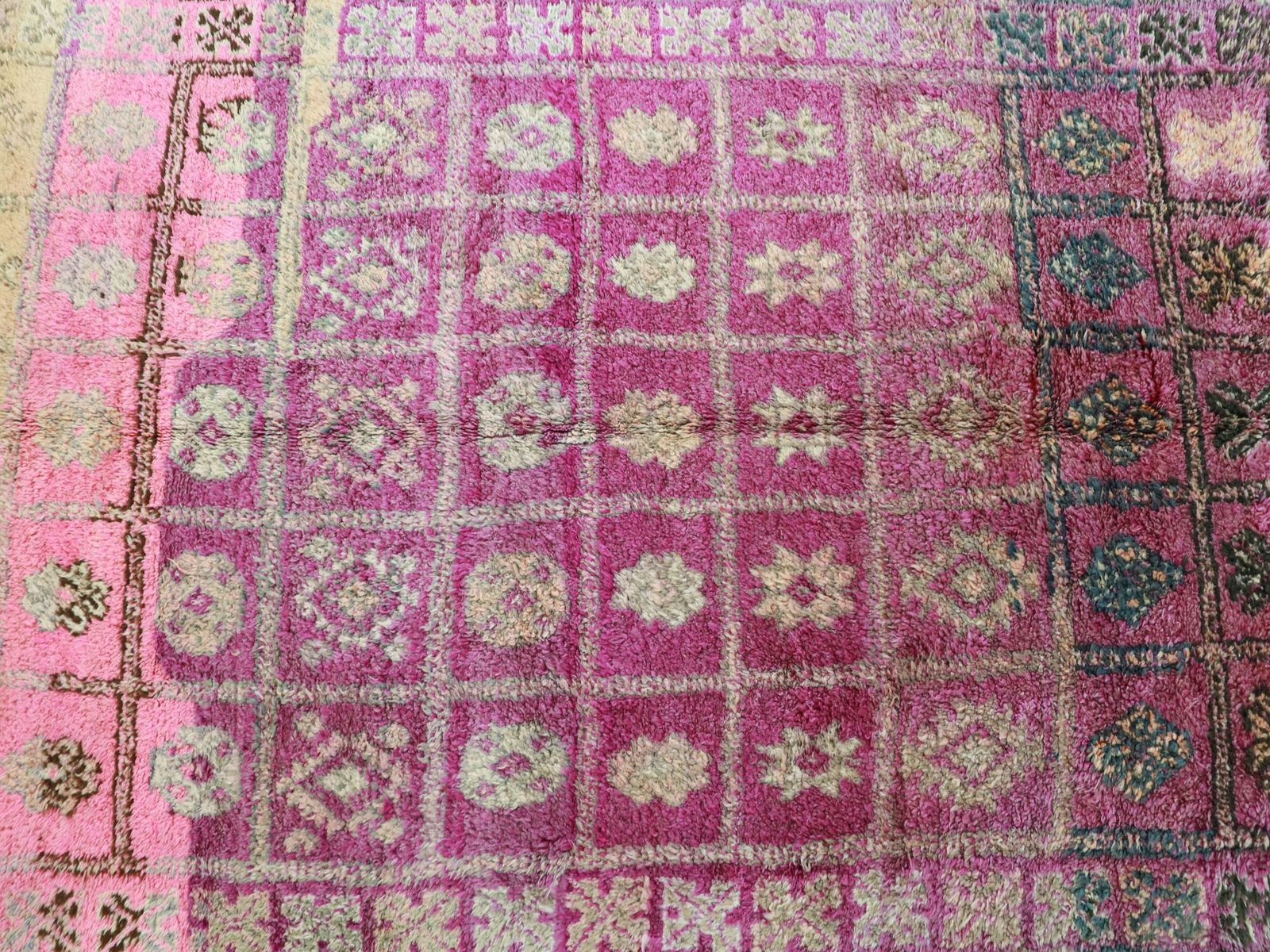 Alennas Vintage Moroccan Rug 6'0" X10'5" photo furniture