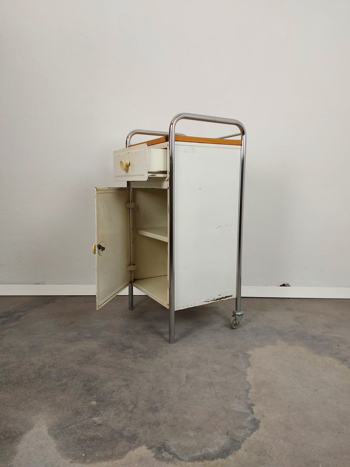 Vintage Cabinet, 1970s photo furniture