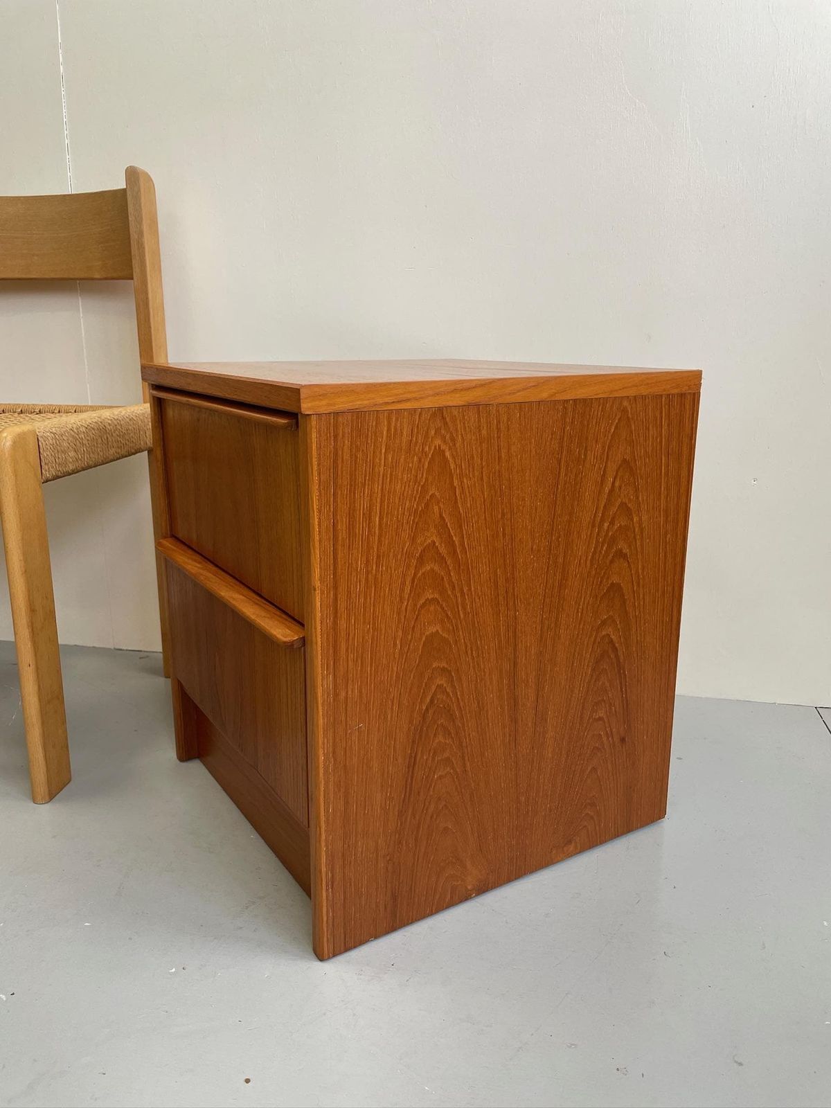 Small Mid Century Teak Chest Of Drawers Or Bedside Cabinet photo buy