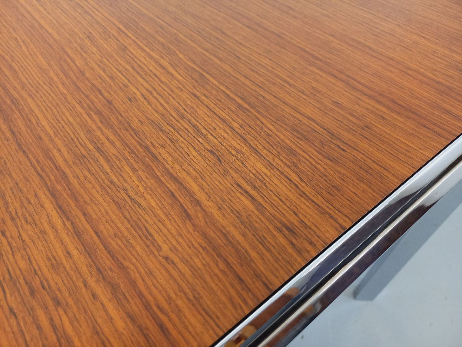 photo furniture Pierre Paulin Square Table In Rosewood And Chrome Metal