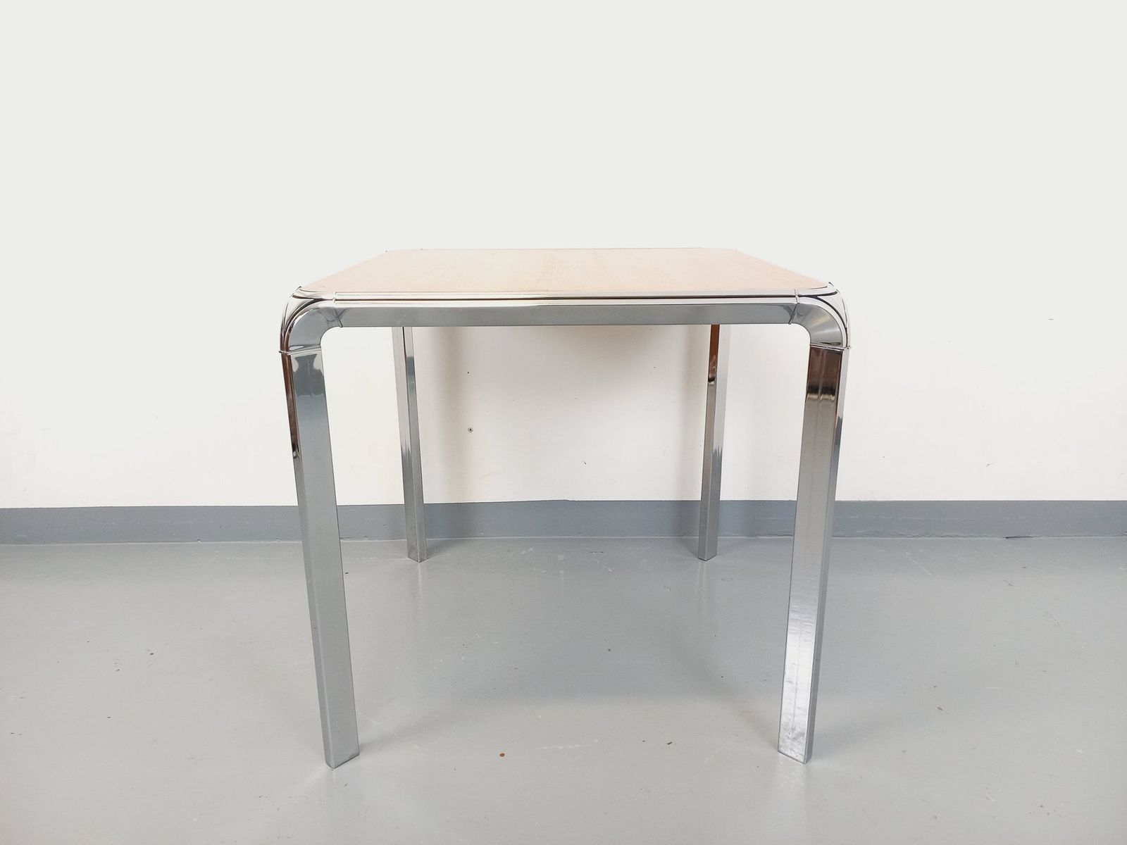 8287.0 Pierre Paulin Square Table In Rosewood And Chrome Metal photo