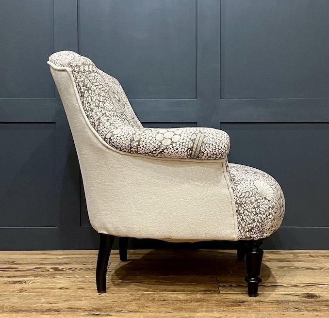 An Antique French Napoleon III Crapaud Tub Chair photo vinterior