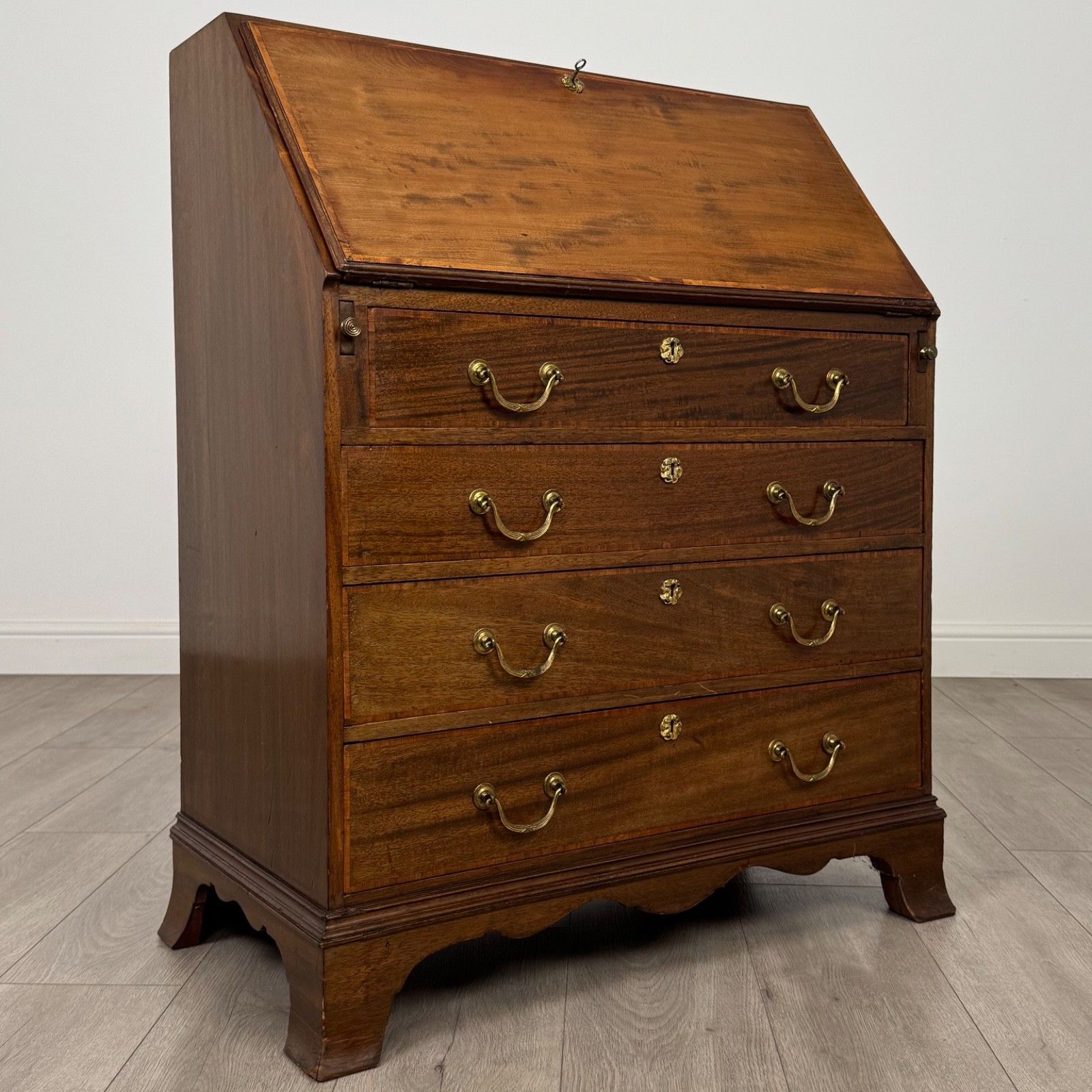 photo furniture Antique 20th Century Fine Quality Bureau In Mahogany