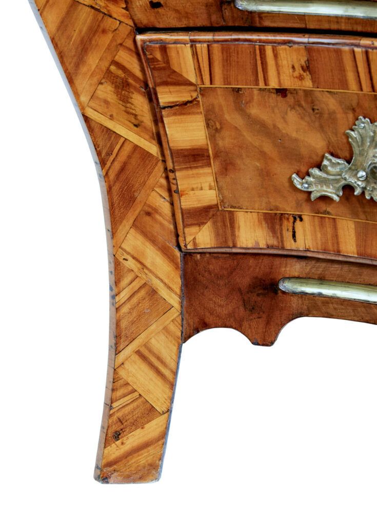 Early 19th Century Inlaid Walnut Rococo Bombe Chest Of Drawers photo for sale