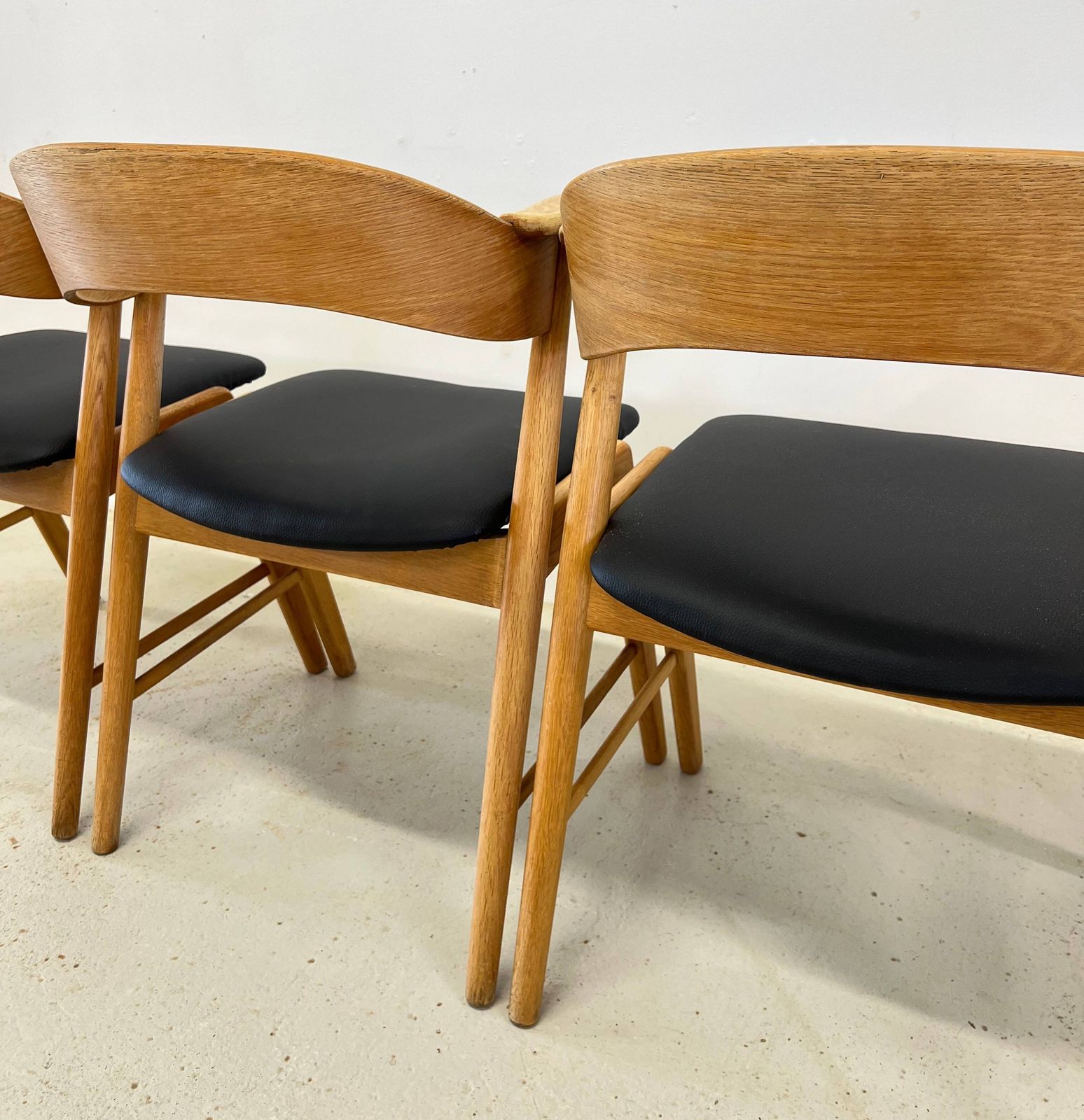 photo buy Kai Kristiansen Model 32 Dining Chairs, Korup Møbelfabrik.