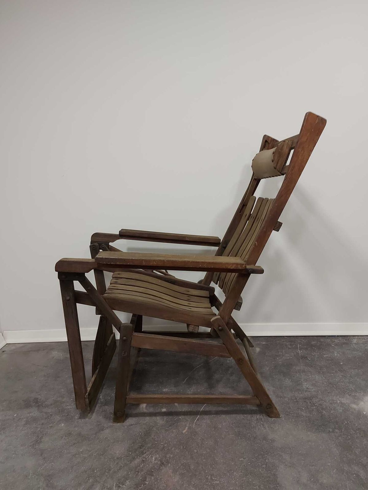Siesta Medizinal N. 44 By Hans And Wassili Luckhardt For Thonet, 1930s photo vinterior