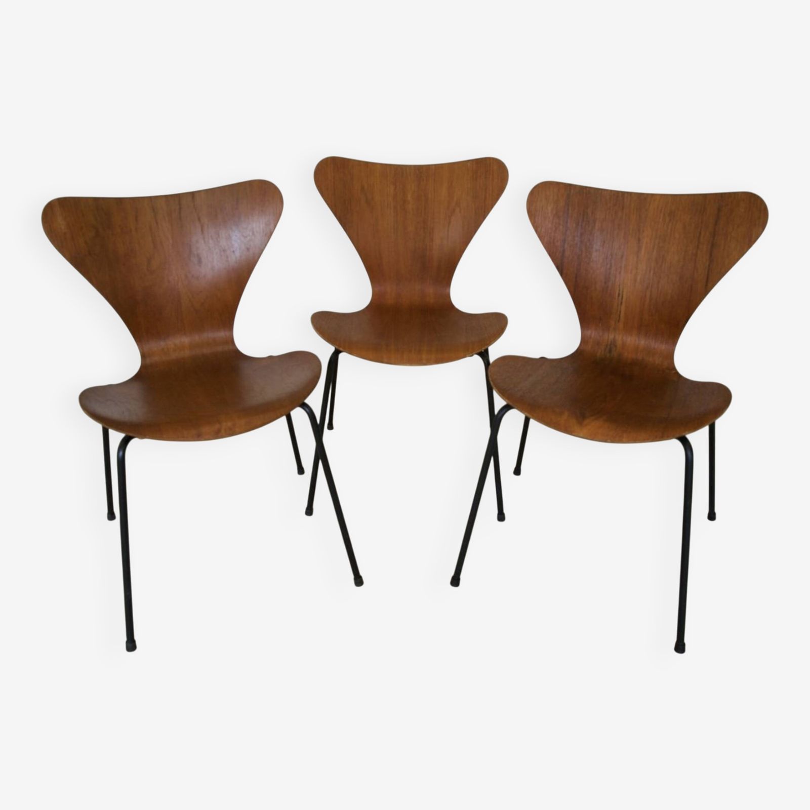 Model 3107 Dining Chairs In Teak By Arne Jacobsen For Fritz Hansen.