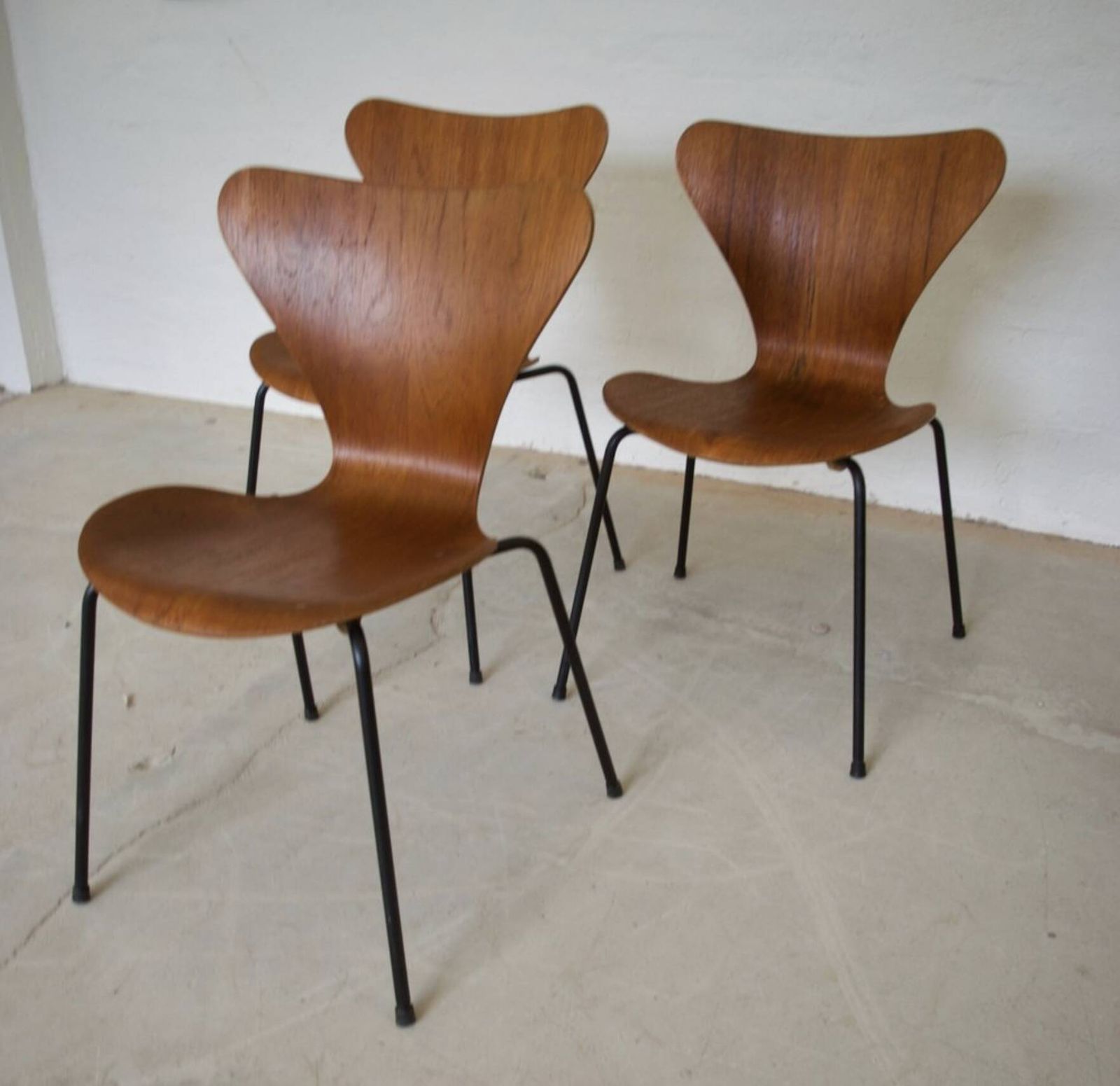 Model 3107 Dining Chairs In Teak By Arne Jacobsen For Fritz Hansen. photo 847.0