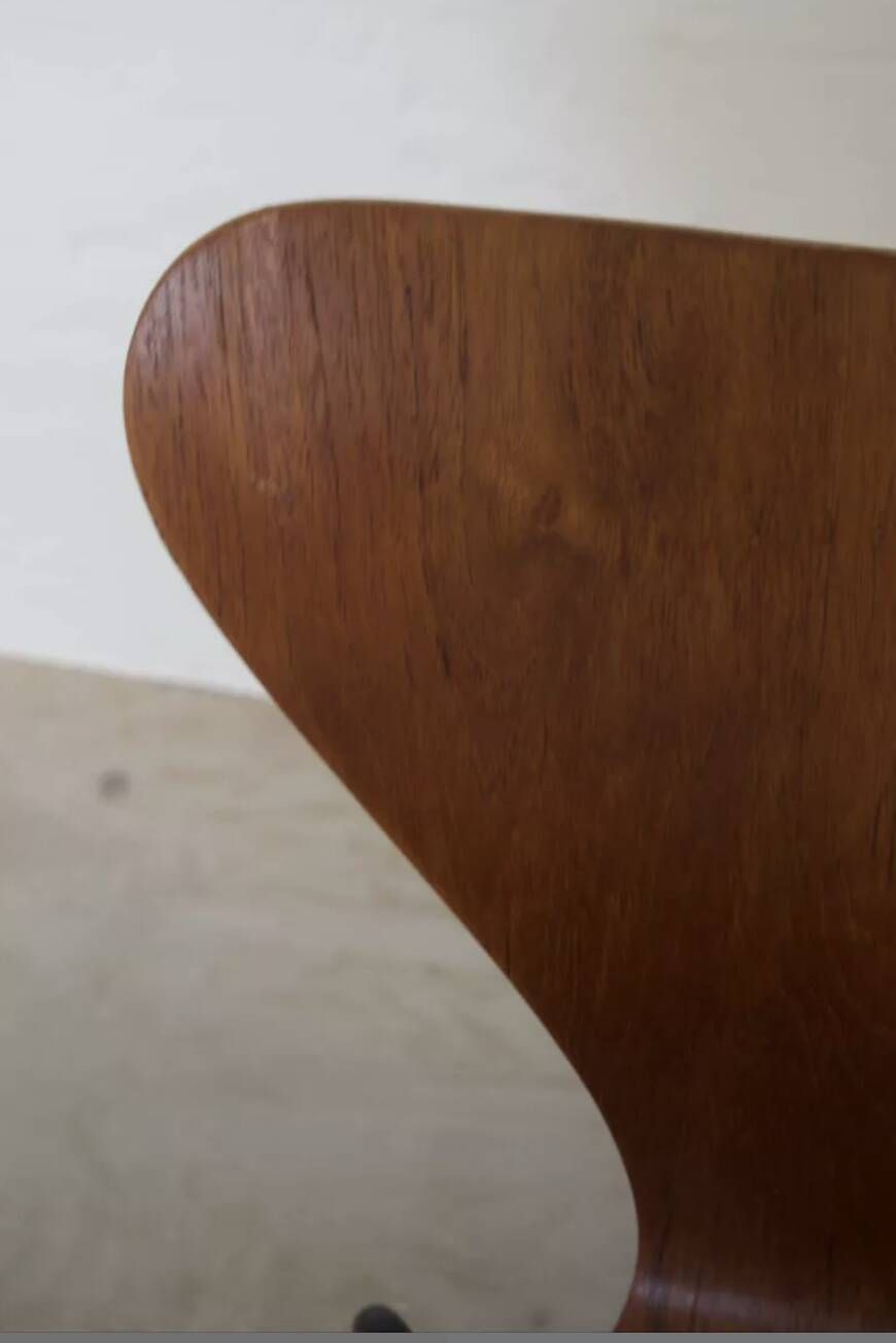 photo vinterior Model 3107 Dining Chairs In Teak By Arne Jacobsen For Fritz Hansen.