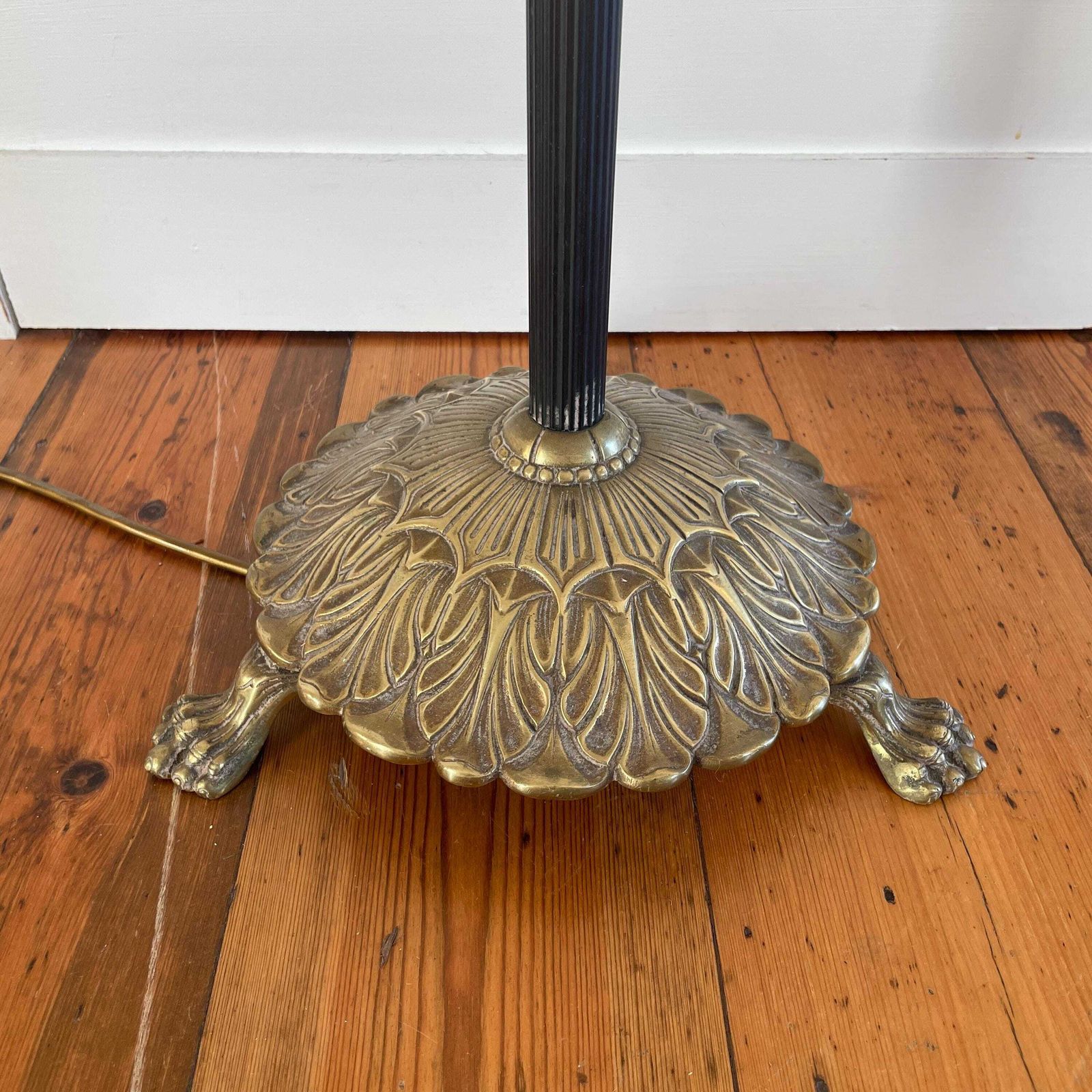 Vintage Brass Floor Lamp Claw Foot Base Black Column Hollywood Regency Style Mid Century Lighting Elegant Home Decor Freestanding photo Lighting