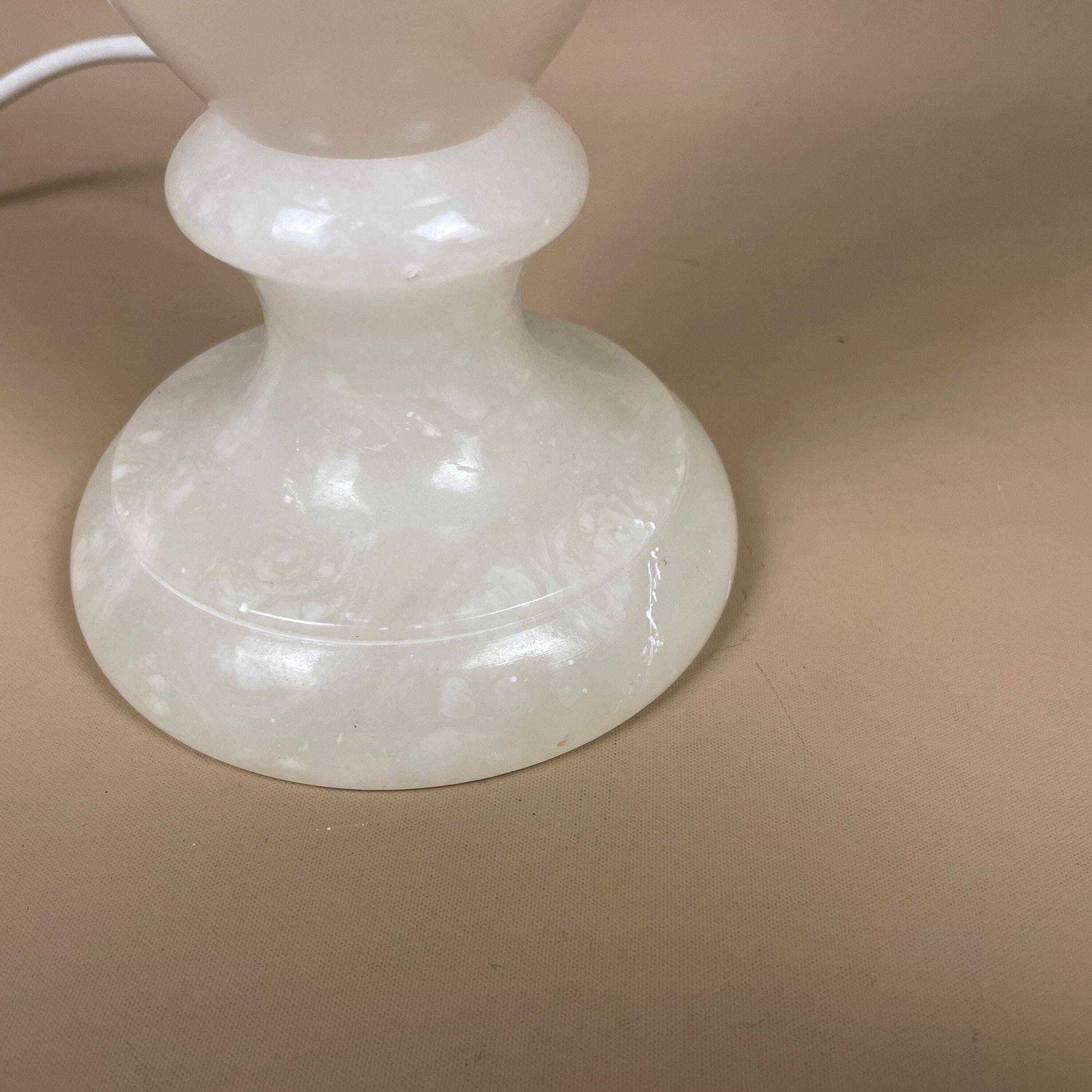 Antique Onyx Marble Lamp Light Cream Gold Brass Top Bedside Side Table Desk Marbled Patterned Vintage Downton Stone Heavy Classic Natural photo vinterior
