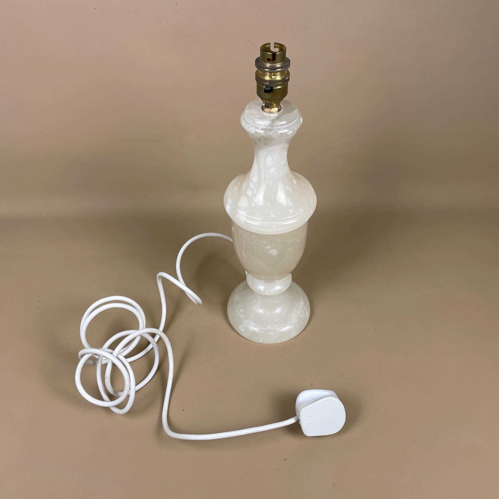photo furniture Antique Onyx Marble Lamp Light Cream Gold Brass Top Bedside Side Table Desk Marbled Patterned Vintage Downton Stone Heavy Classic Natural
