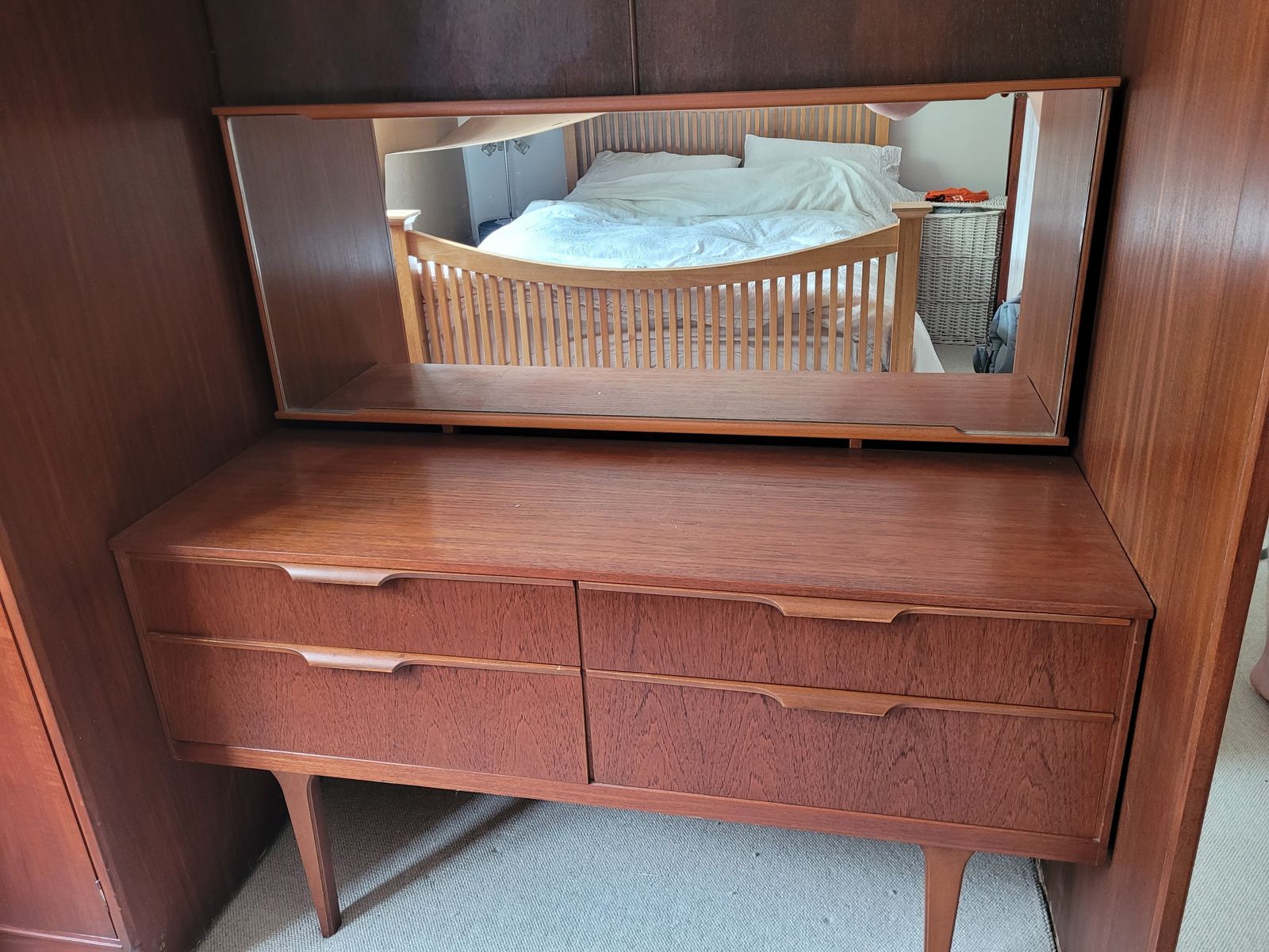 Austin Suite 4 Drawer Dresser With Mirror