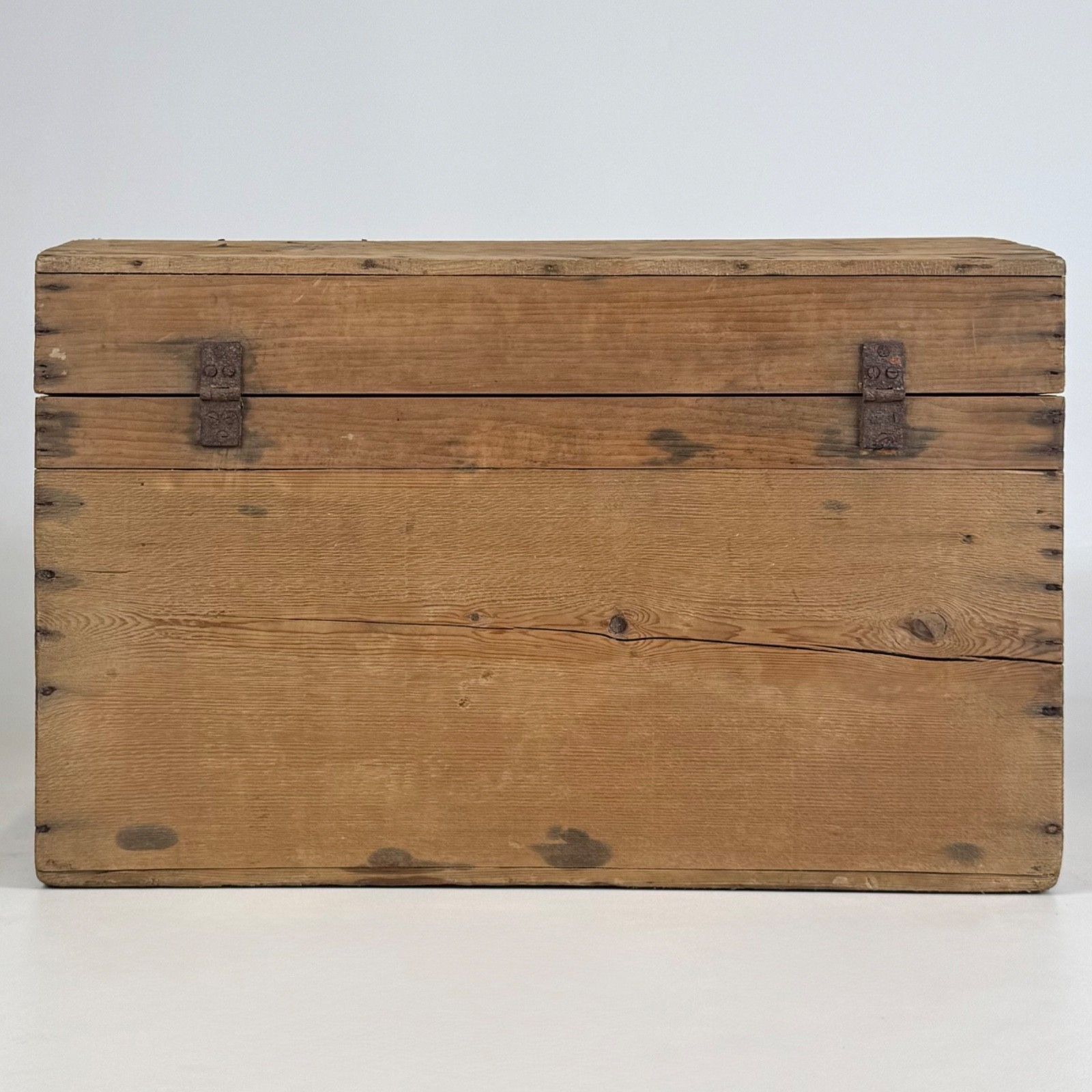 Antique 19th Century Rustic Dome Top Trunk In Pine photo 465.0