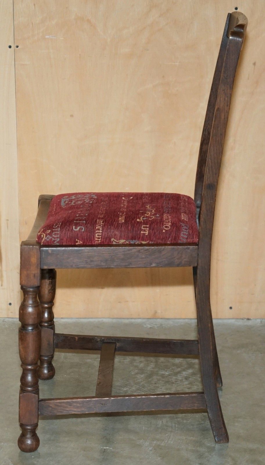photo vinterior English Oak Art Deco Hall Chair With Latin Inscribed Seat Upholstery